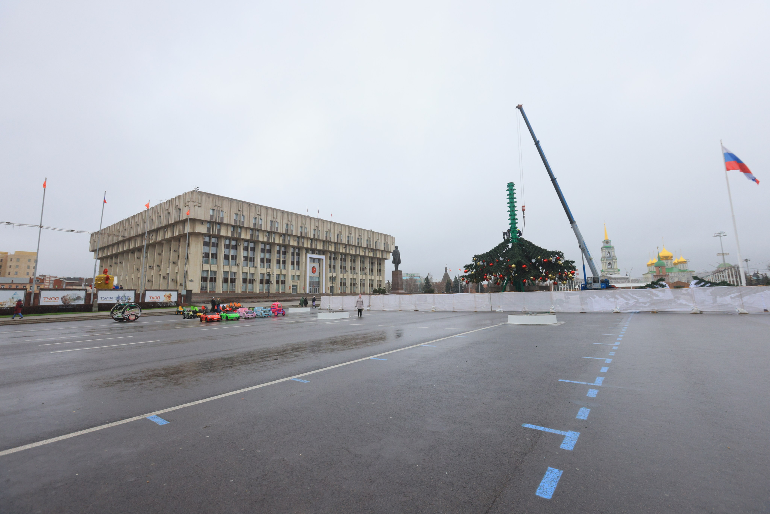 Новая Главная Новогодняя Ель Города — Героя -Тула и коллектив её установивший. Фотограф в Туле Крупский АнДРей. Фотостудия «КАДР71» в Туле