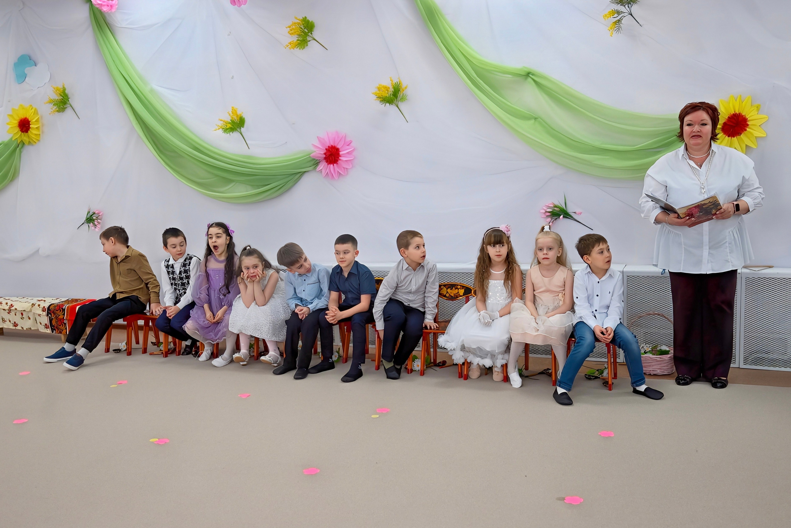 Праздник в группе Цветик семицветик. Семейный и детский фотограф Москва
