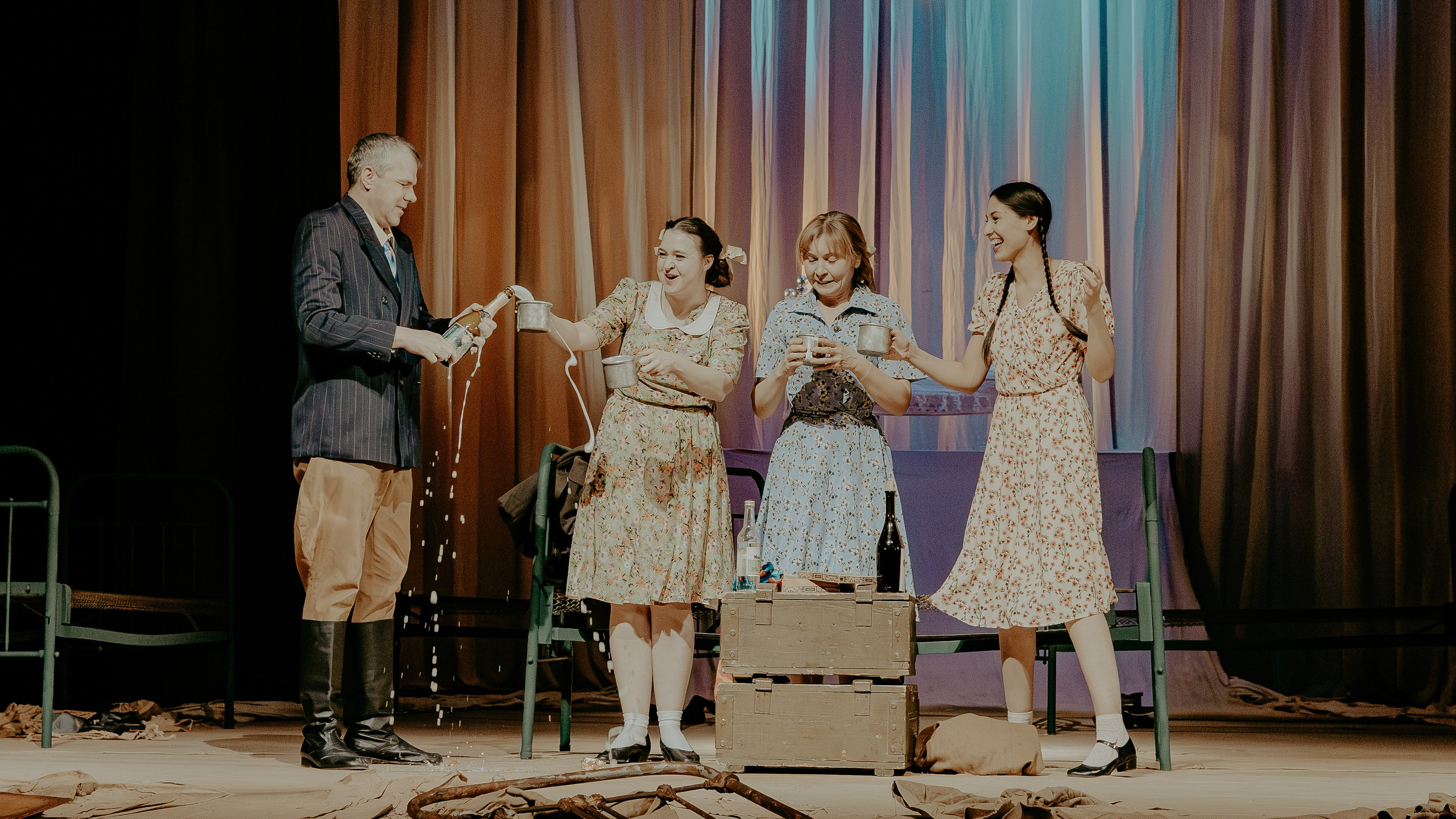 Театр Юного Зрителя " Не покидай меня». Фотограф Марк Файзулин