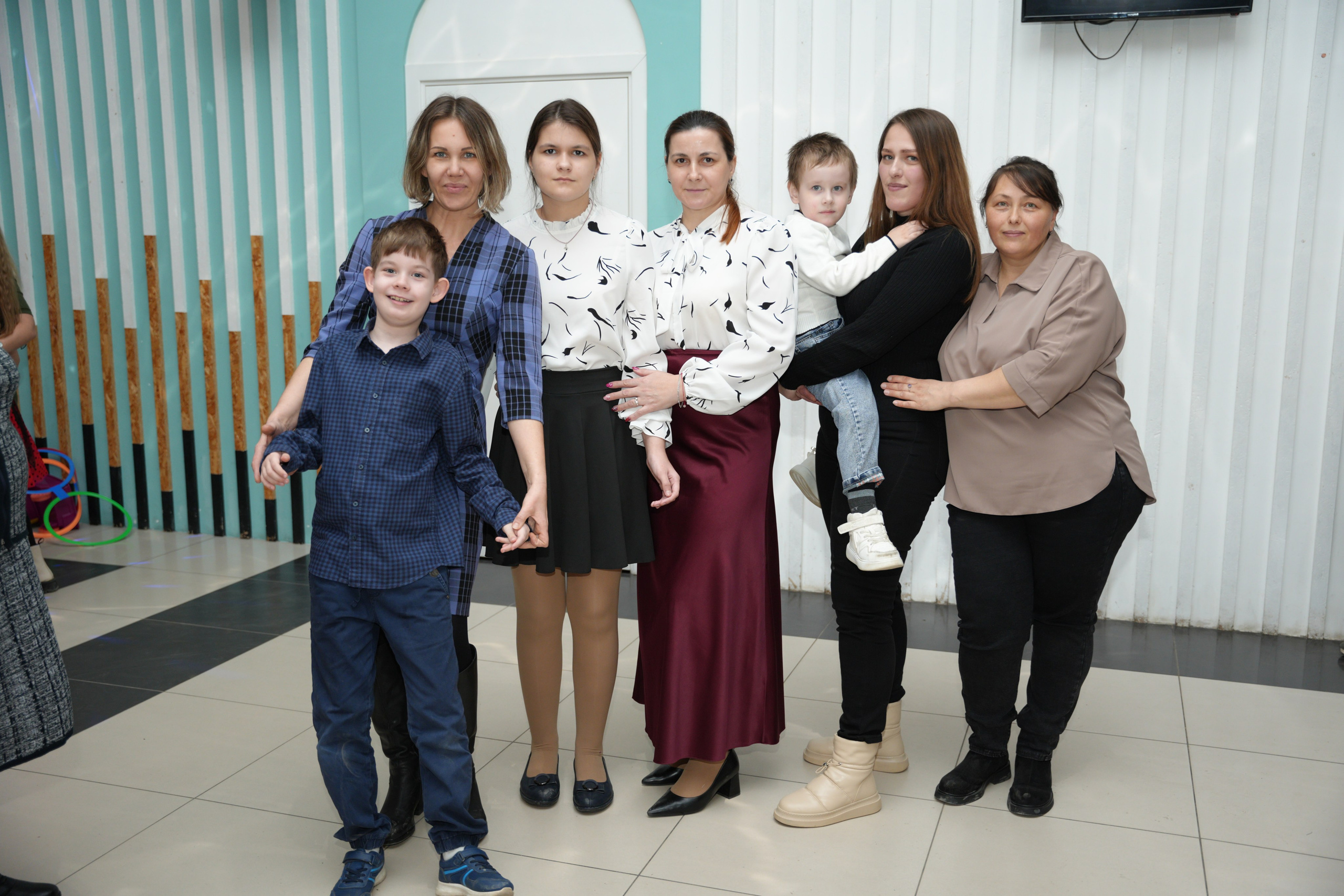 Социально —благотворительная акция «Ты в этом мире не один», посвященная Международному дню инвалидов. ВЫПУСКНЫЕ АЛЬБОМЫ, Школьный фотограф, семейный и свадебный в Саратове и области Ольга Плаксина