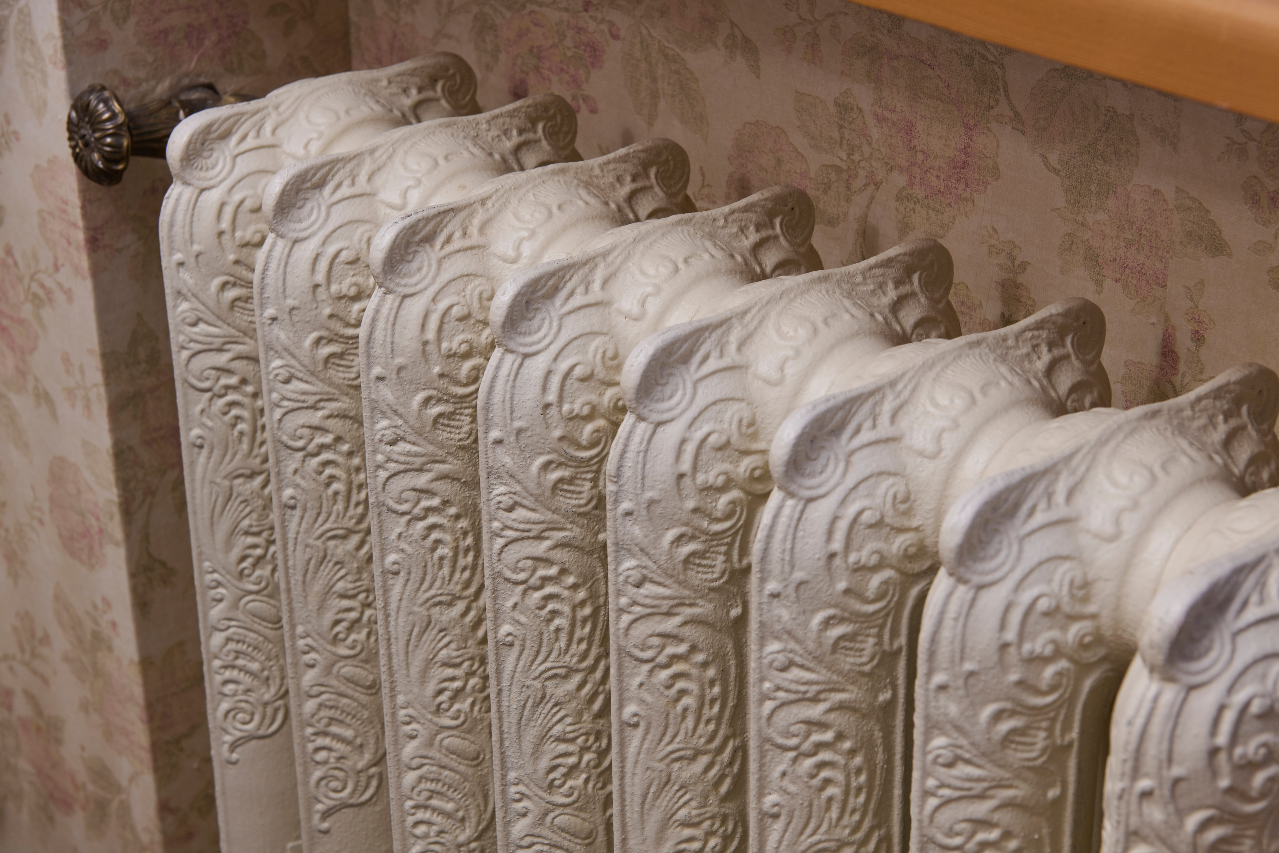 Фактура диванной обивки и подушки, крупный план / Текстиль мягкой мебели, деталь для понимания состояния