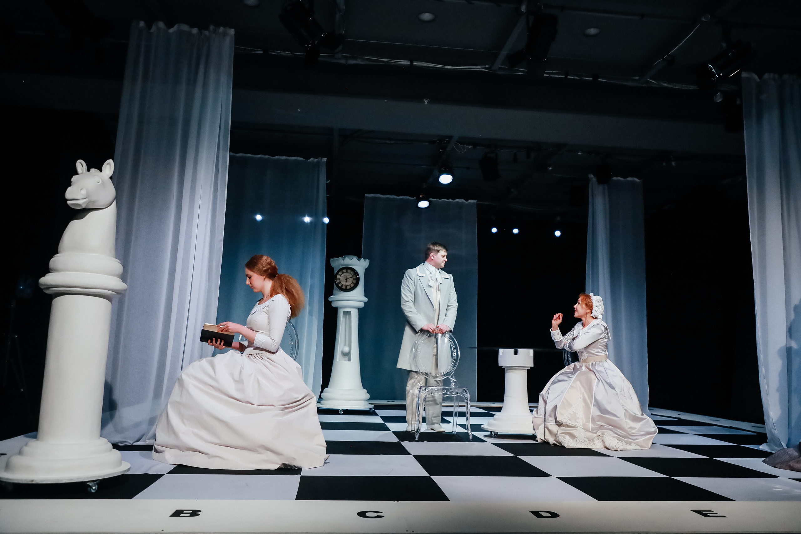 «Дядюшкин сон». Молодёжный театр алтая. Режиссер Дарья Камошина. Фоторепортаж. Театральная фотосъёмка