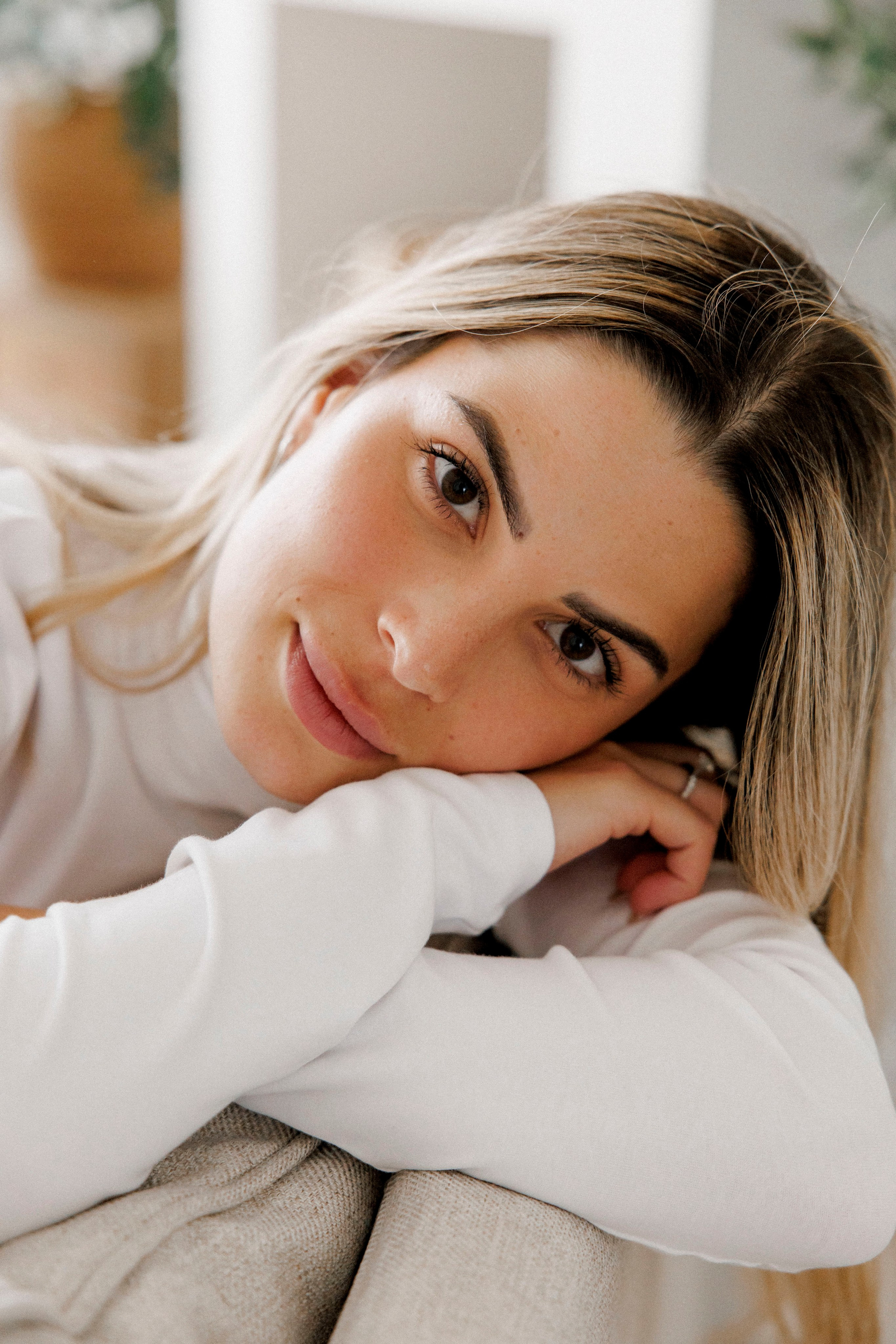 Family photoshoot in White Studio. Wedding and family photographer