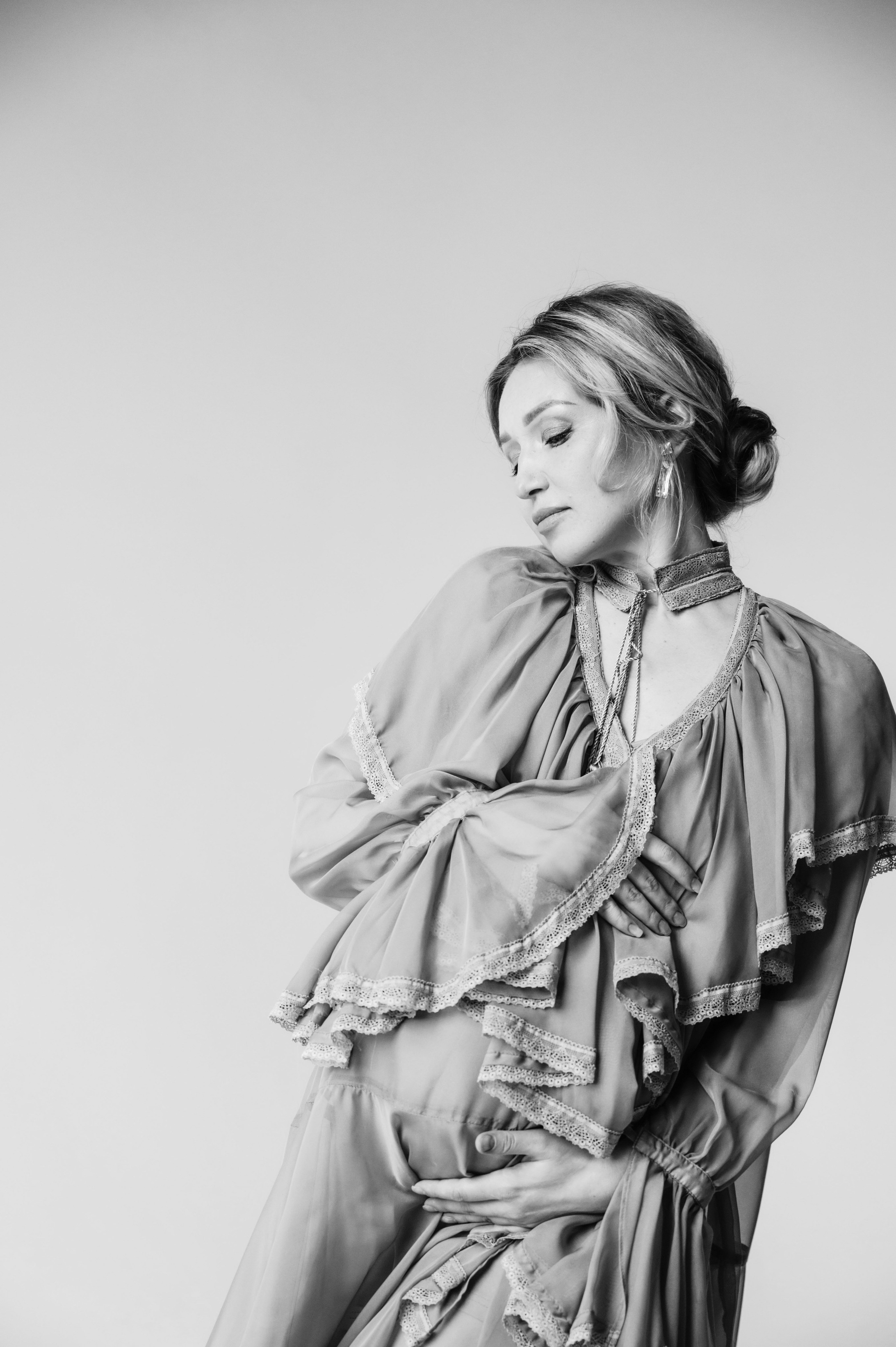 Профессиональный семейный и беременный фотограф в Санкт-Петербурге — Маргарита Иванова. Индивидуальные фотосессии под ключ: от образа до гот. Профессиональный фотограф беременности в СПБ. Стильные фотосессии беременности в стиле минимализм и классическая фотография