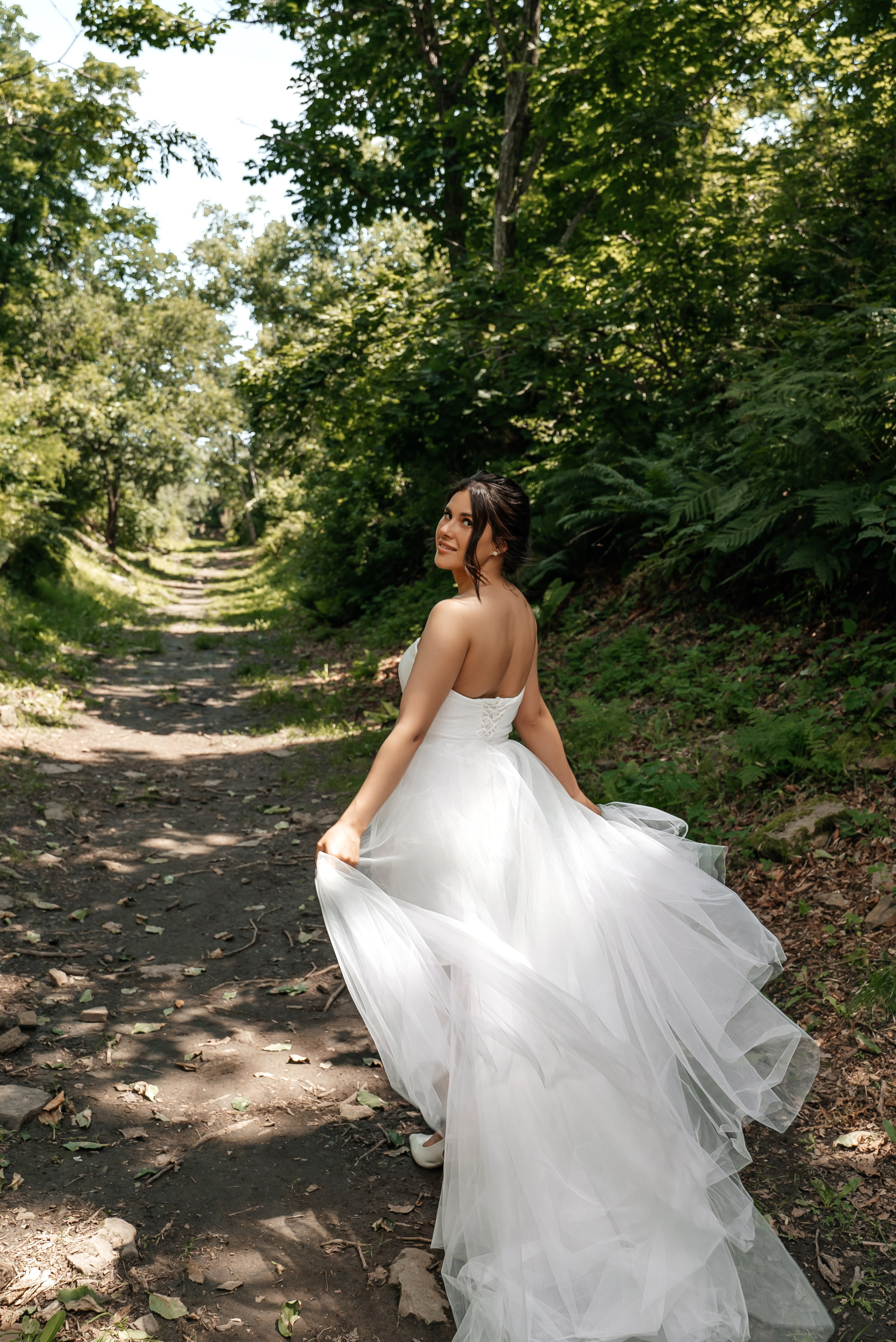 Полный летний свадебный день, прогулка на природе и в городе. Свадебный фотограф Елена Рякина
