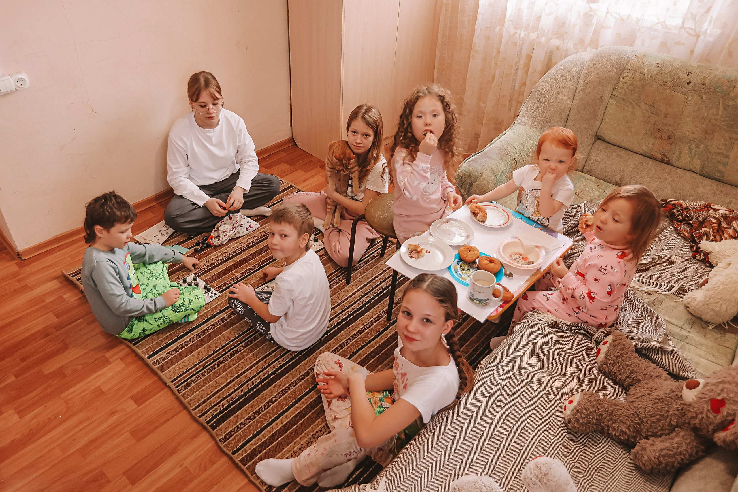 Большая семья репортаж. Семейный фотограф Тюмень, фотограф на роды Салмина Мария
