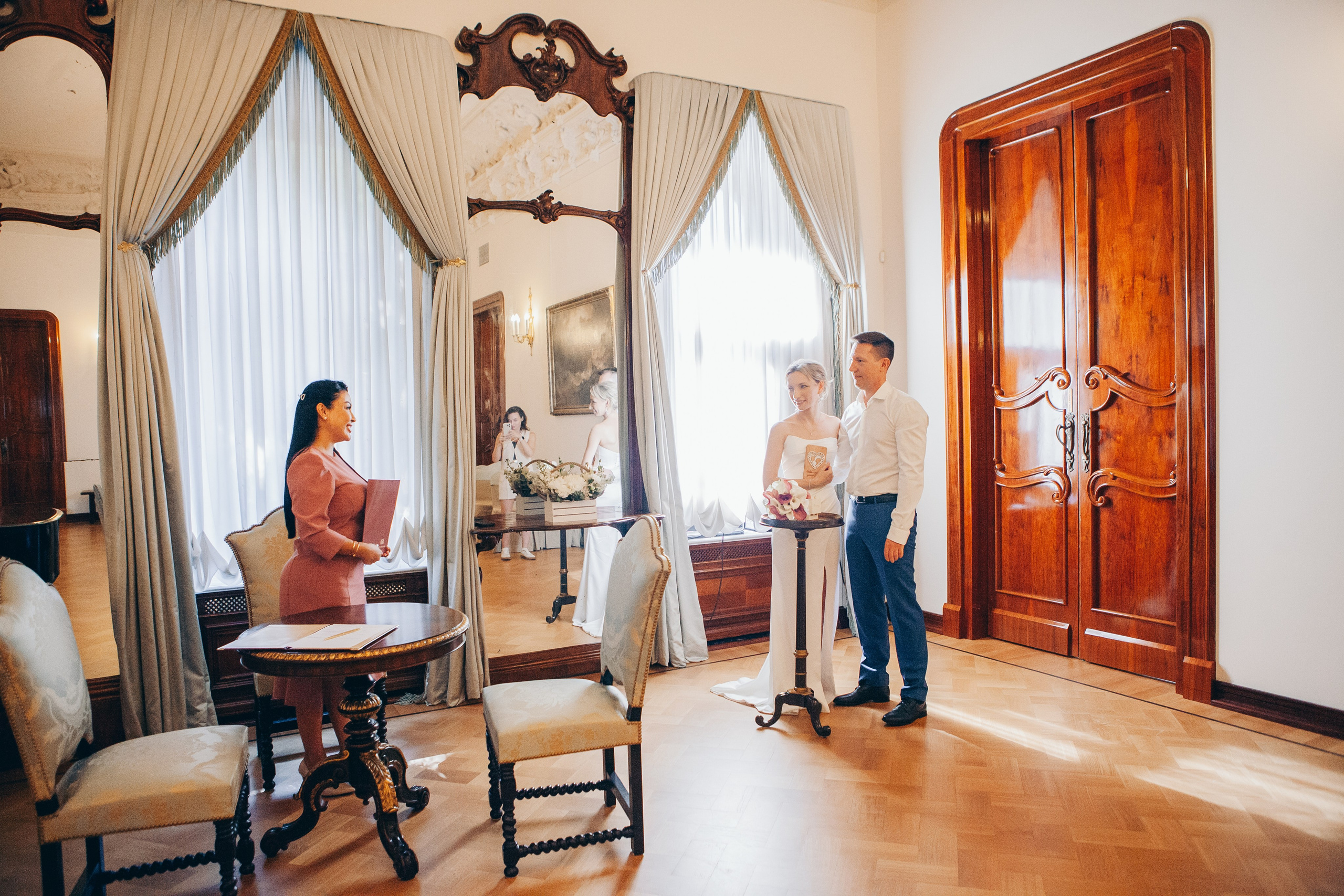 Утро невесты и фотосессия в гостинице radisson collection hotel moscow бывшая гостиница украина. Фотограф Ольга Ефремова