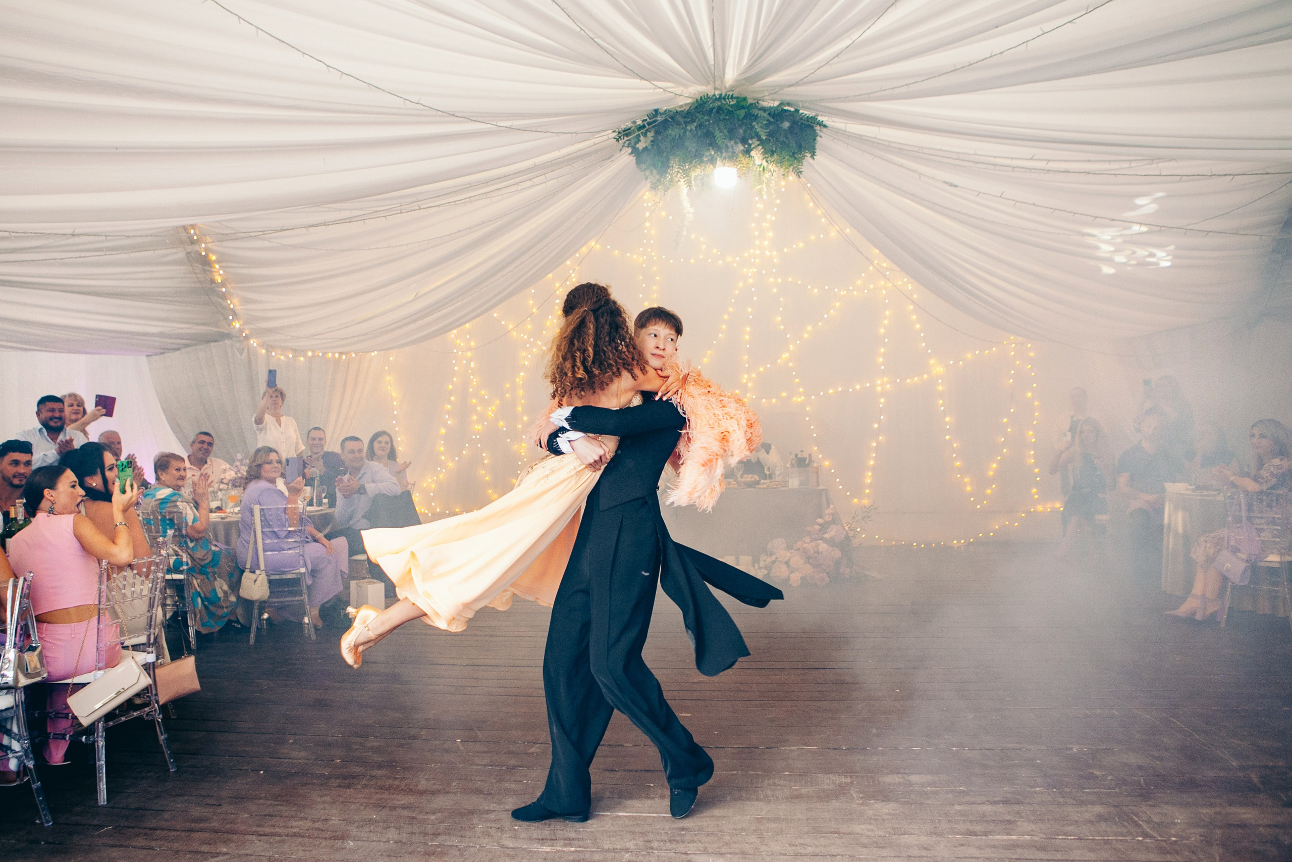 Свадебная фотосессия в отеле hartwell hotel и на патриарших прудах. Фотограф Ольга Ефремова