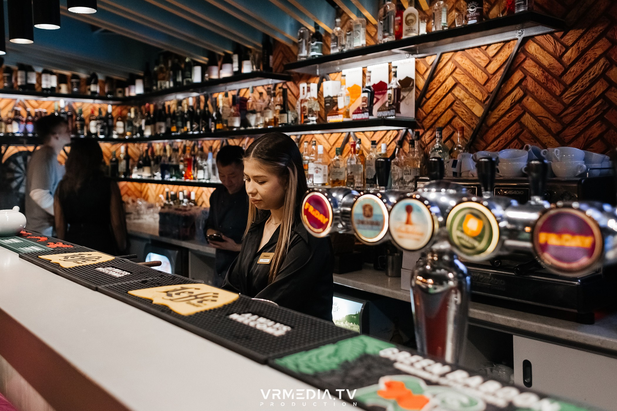 Международный женский день в ресторане «Friday»