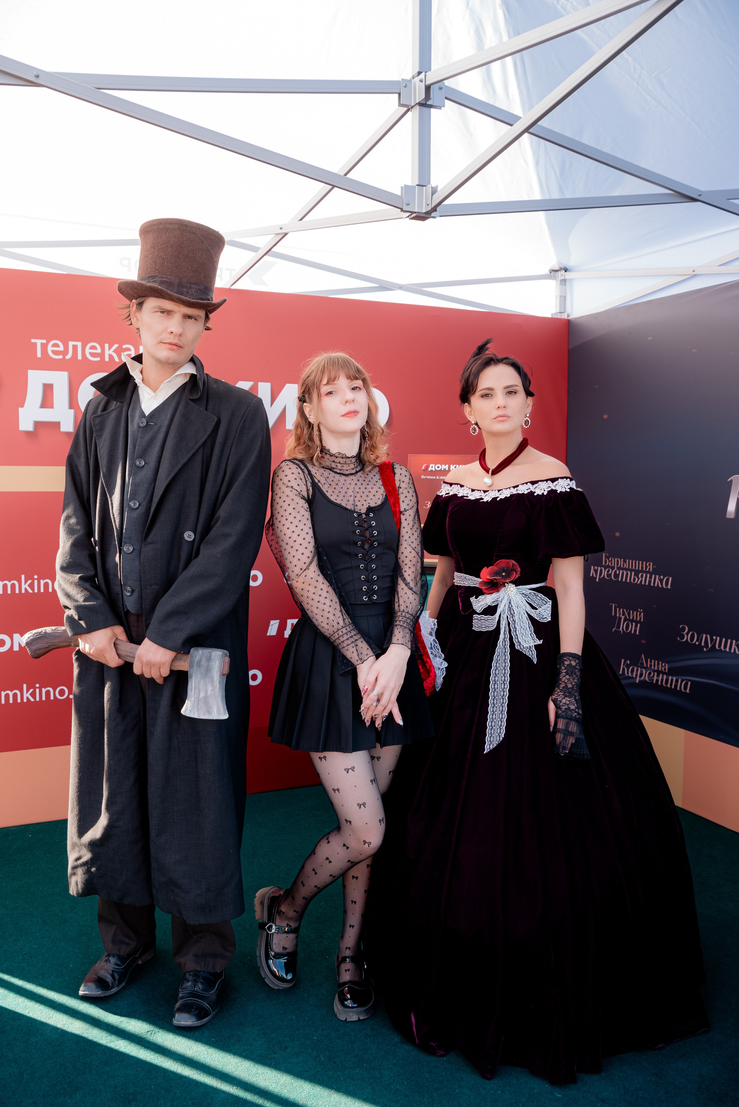 Портретные фото с артистами в палатке Триколор Дом Кинов на день города Волгоград. Фотограф в Волгограде и Волжском Александр Горбань