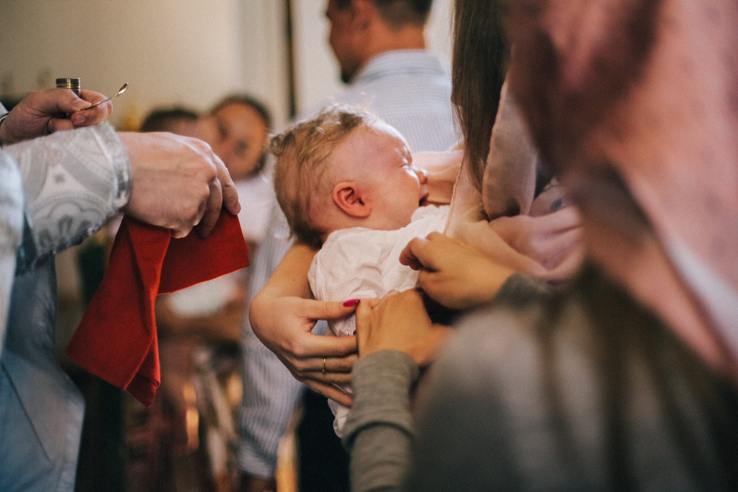 Крещение Мироши. Семейный фотограф, фотограф родов, репортажей фотограф в Санкт-Петербу