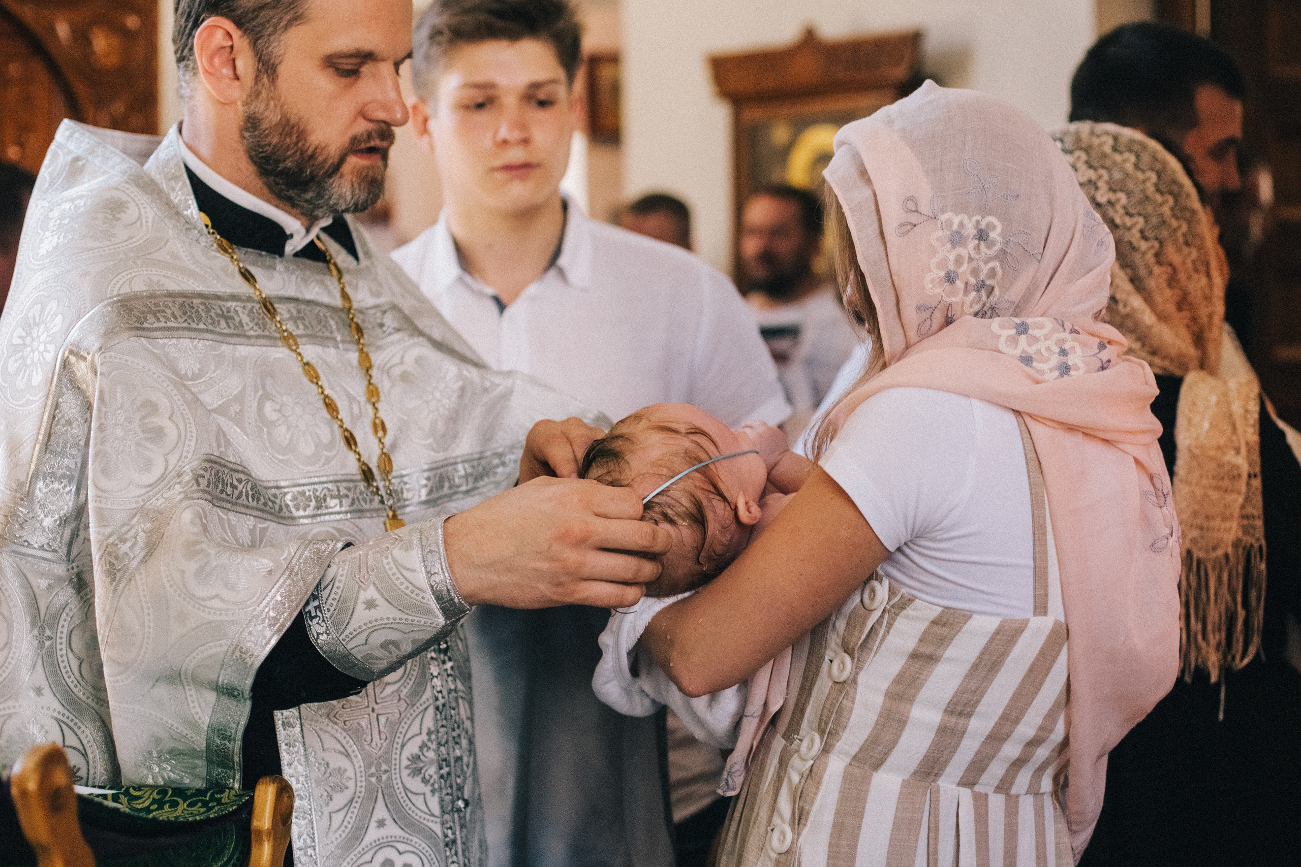 Крещение Мироши. Семейный фотограф, фотограф родов, репортажей фотограф в Санкт-Петербу