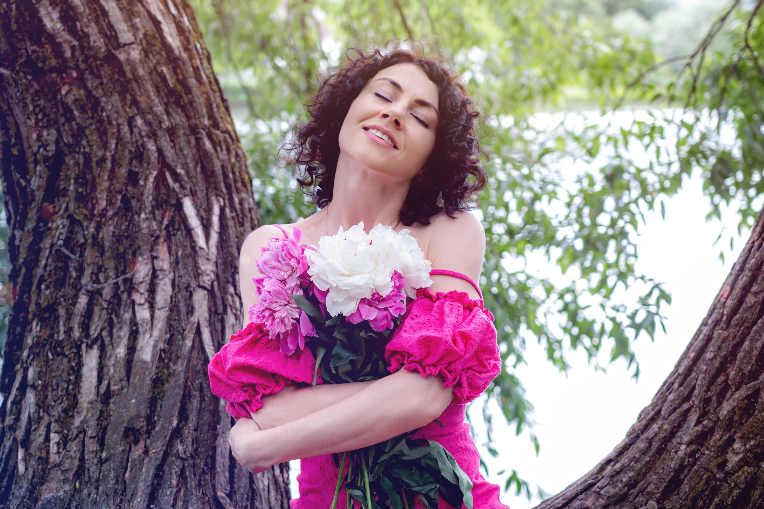 Фотосессия в малиновом платье Лошицкий парк Минск