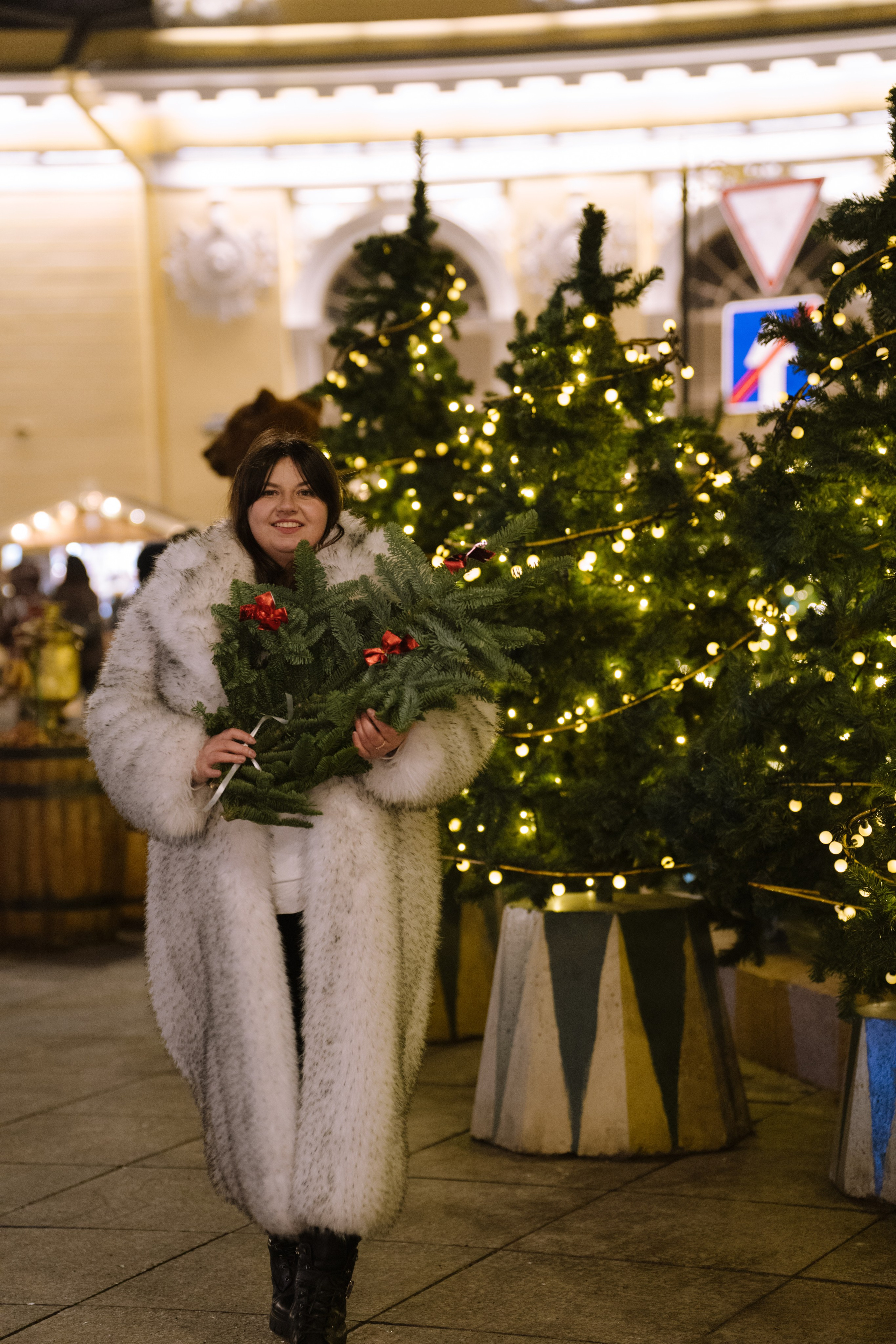 ПРОГУЛКА НА МАНЕЖНОЙ ПЛОЩАДИ ДЛЯ ДЕВУШКИ ПЕРЕД НОВЫМ ГОДОМ (НОВОГОДНЯЯ ФОТОСЕССИИЯ НА МАНЕЖНОЙ ПЛОЩАДИ). Профессиональный фотограф, Санкт-Петербург — Виктория Богомолова