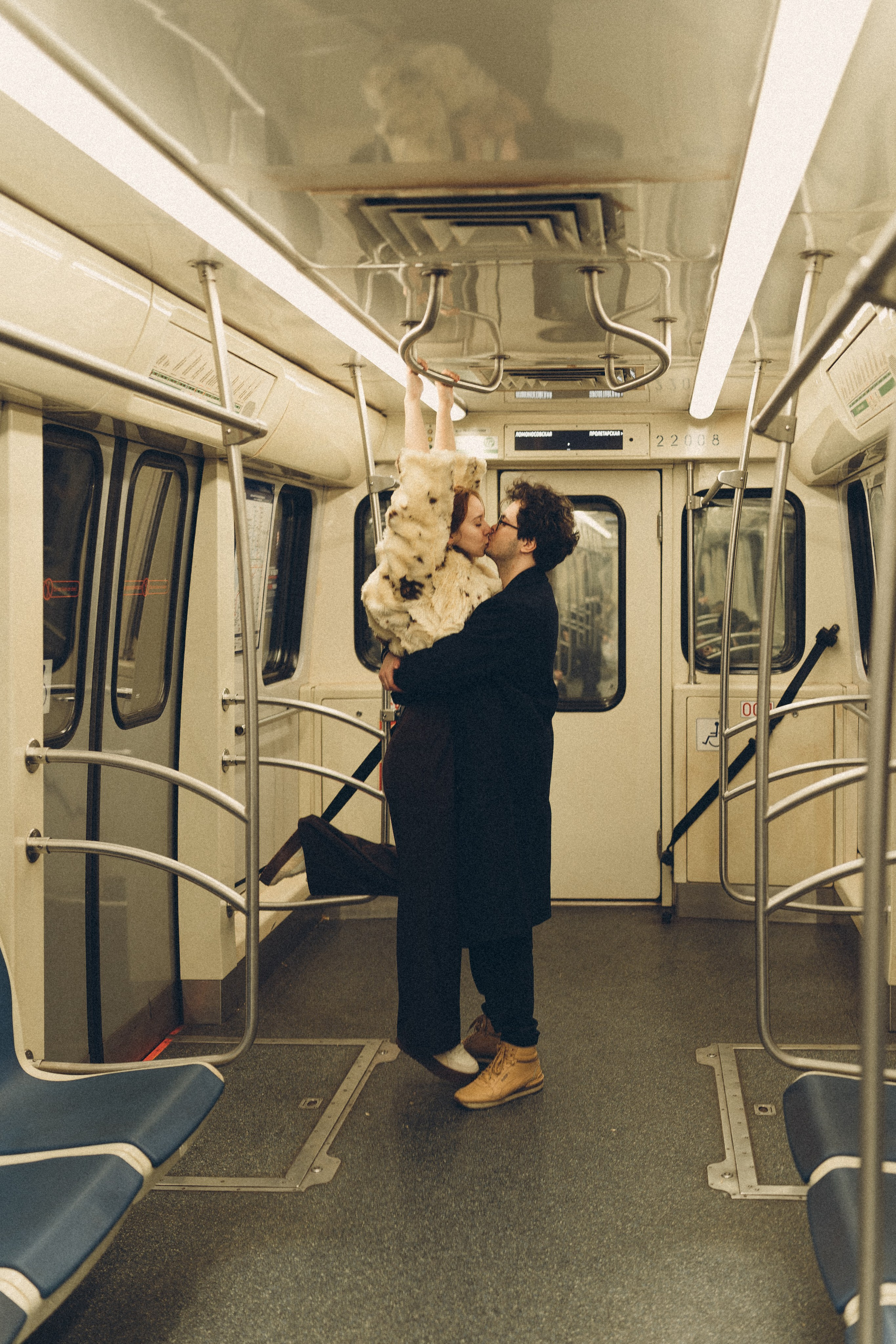 НОВОГОДНЯЯ ФОТОСЕСИИЯ ПАРЫ В МЕТРО ЛЮБОВЬ. Профессиональный фотограф, Санкт-Петербург — Виктория Богомолова