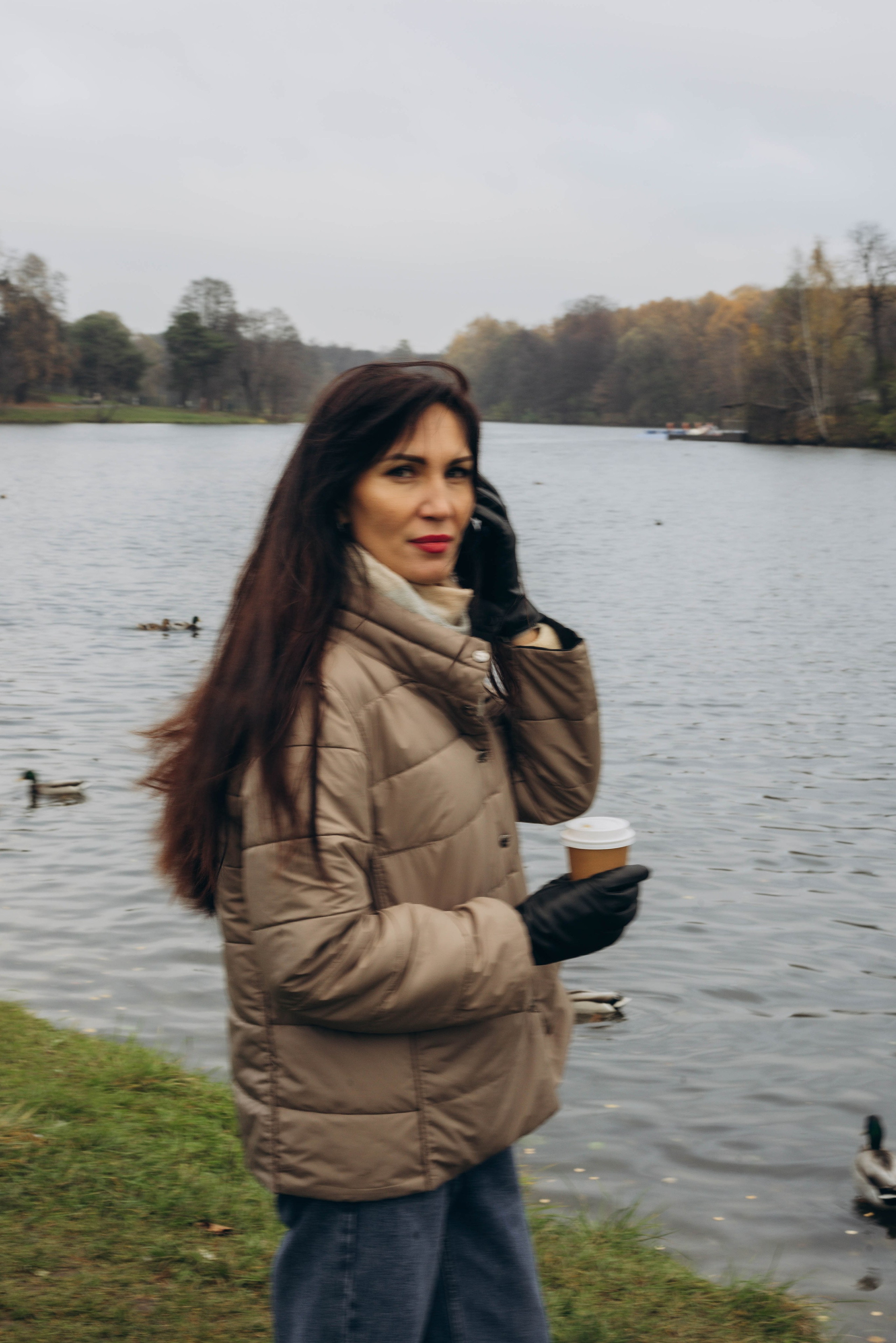 Прогулочная фотоссесия для девушки в парке. Семейный фотограф в Железнодорожном Масаева Елена