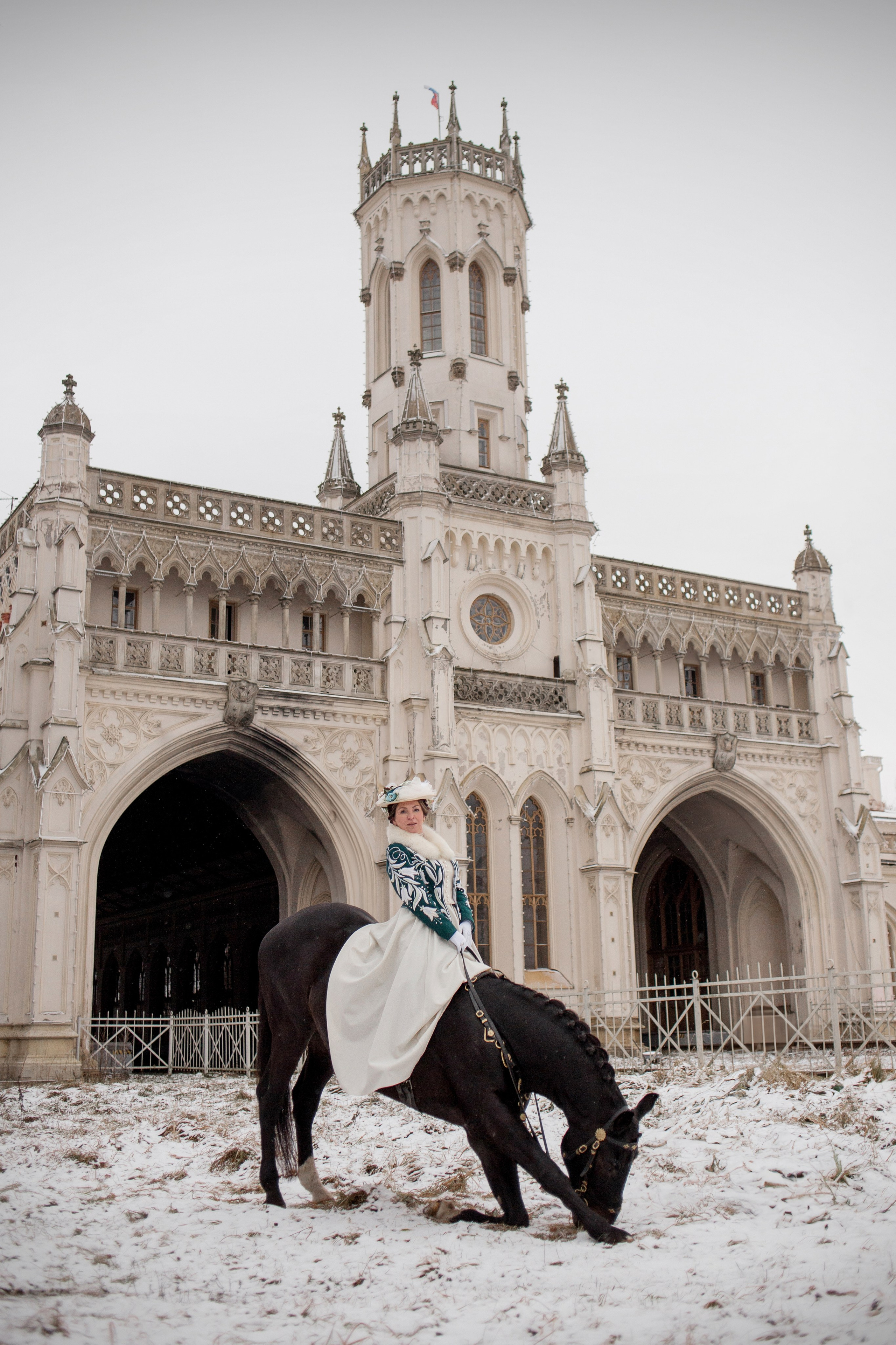 Фотосессия с лошадью у вокзала 