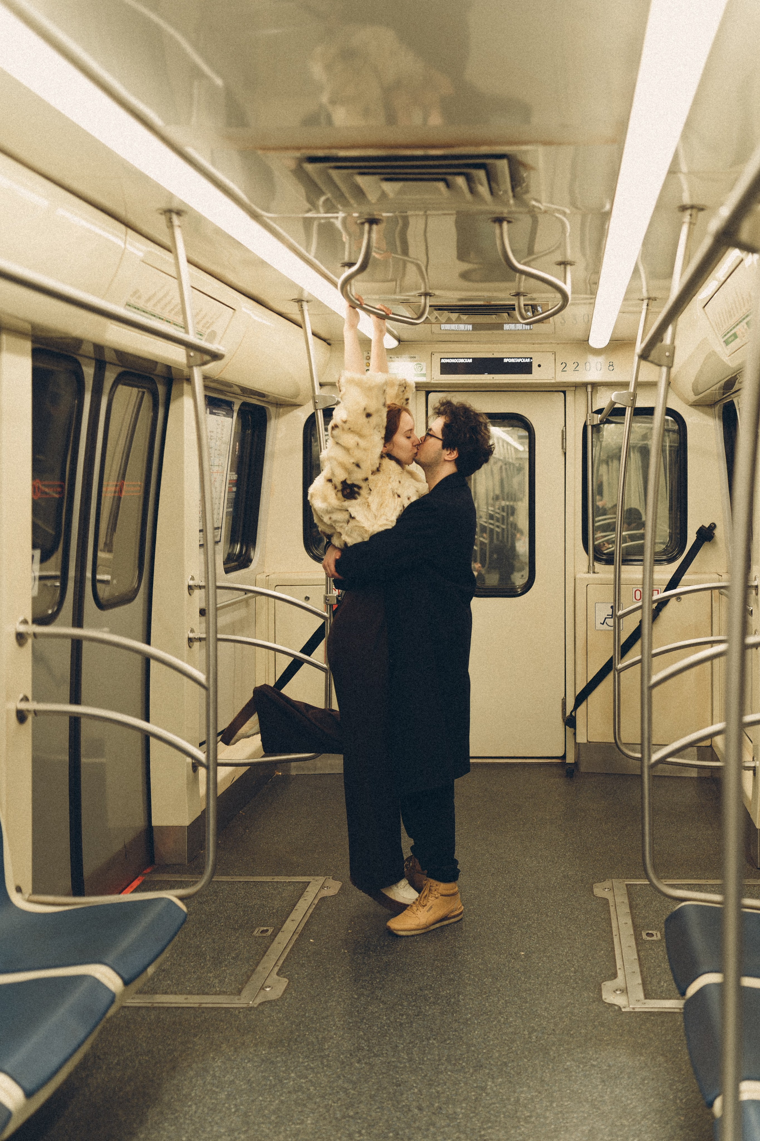 НОВОГОДНЯЯ ФОТОСЕСИИЯ ПАРЫ В МЕТРО ЛЮБОВЬ. Профессиональный фотограф, Санкт-Петербург — Виктория Богомолова