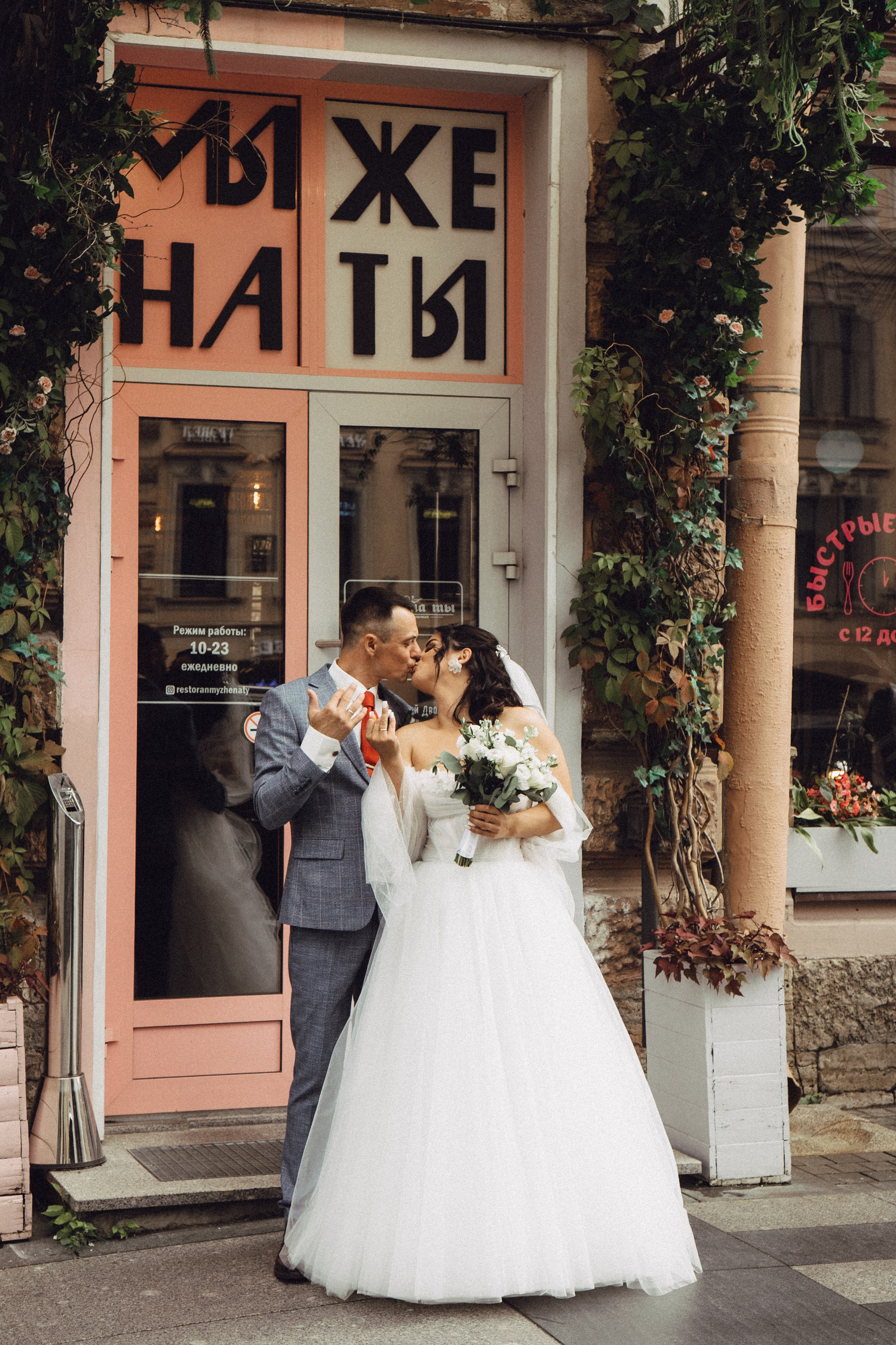 СВАДЕБНАЯ ПРОГУЛКА РЕСТОРАН МЫ ЖЕ НА ТЫ И ФОТОСЕССИИЯ С АВТОМОБИЛЕМ. Профессиональный фотограф, Санкт-Петербург — Виктория Богомолова