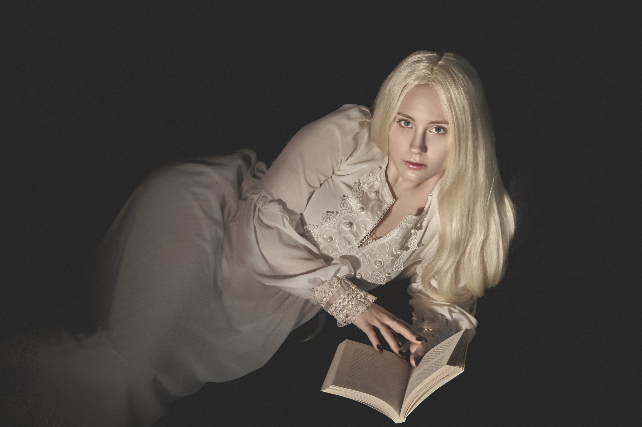 Домашние фотосессии, фотосессии у тебя дома в Санкт-Петербурге. Фотограф женский портретный будуар лавстори Санкт-Петербург Виктор Иванов