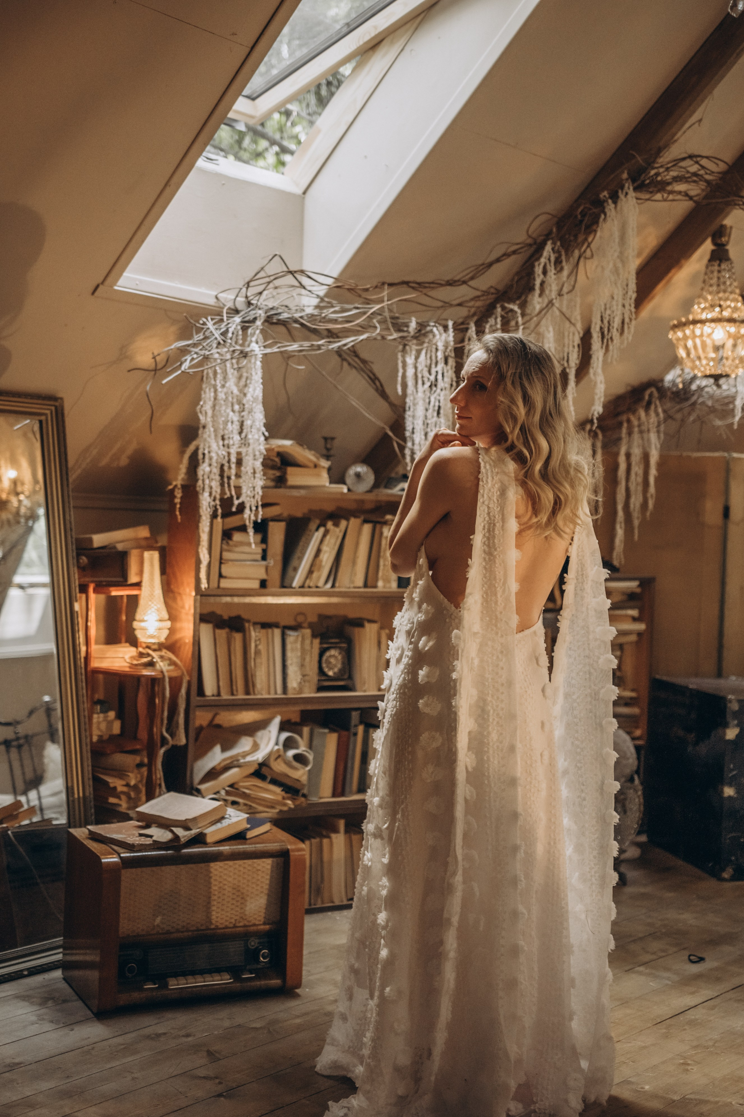 На заброшенном чердаке. Гаврилова Настя семейный фотограф lifestyle в Москве