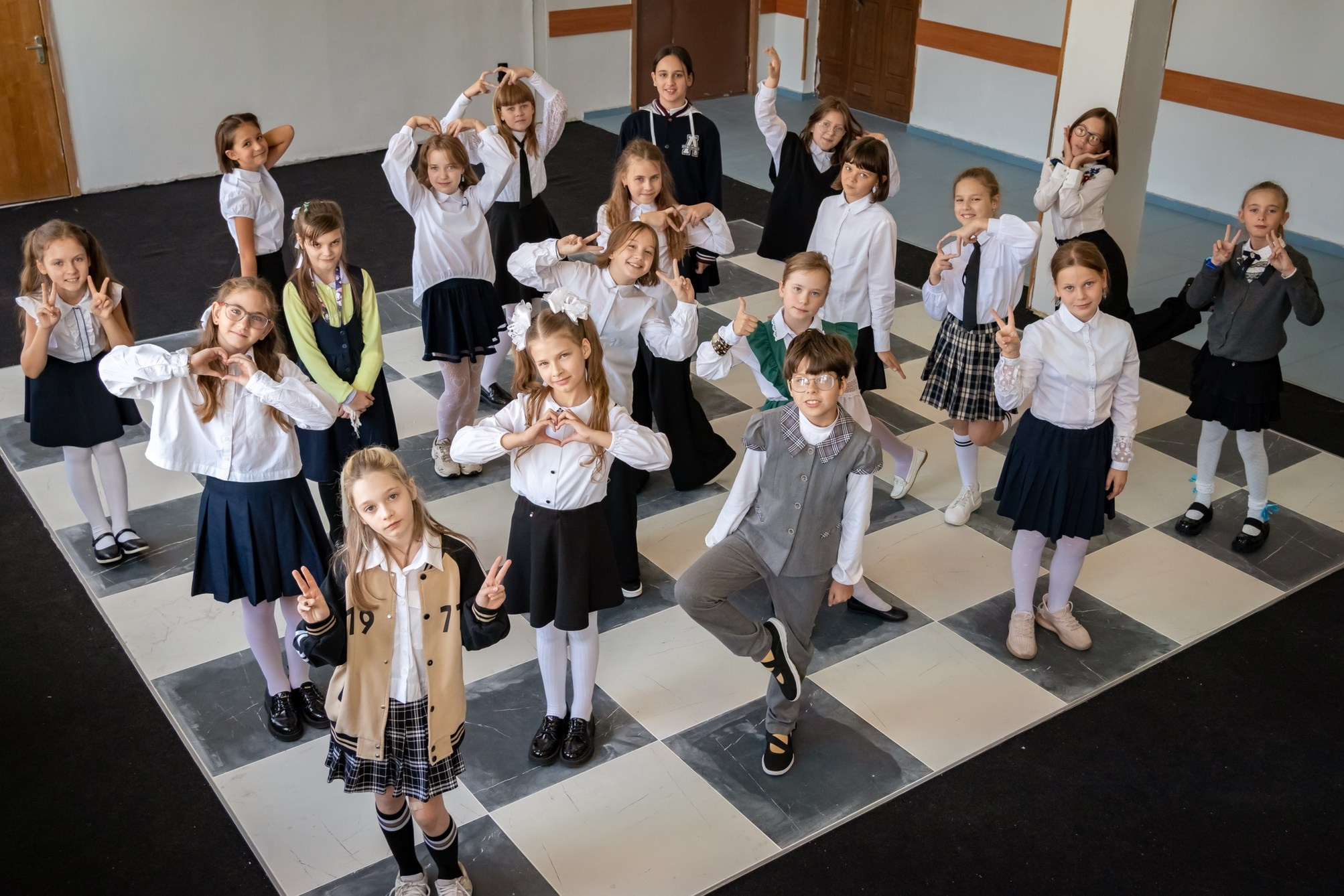 Выпускники начальной школы. Семейный фотограф Варвара Сорока в городе Москве