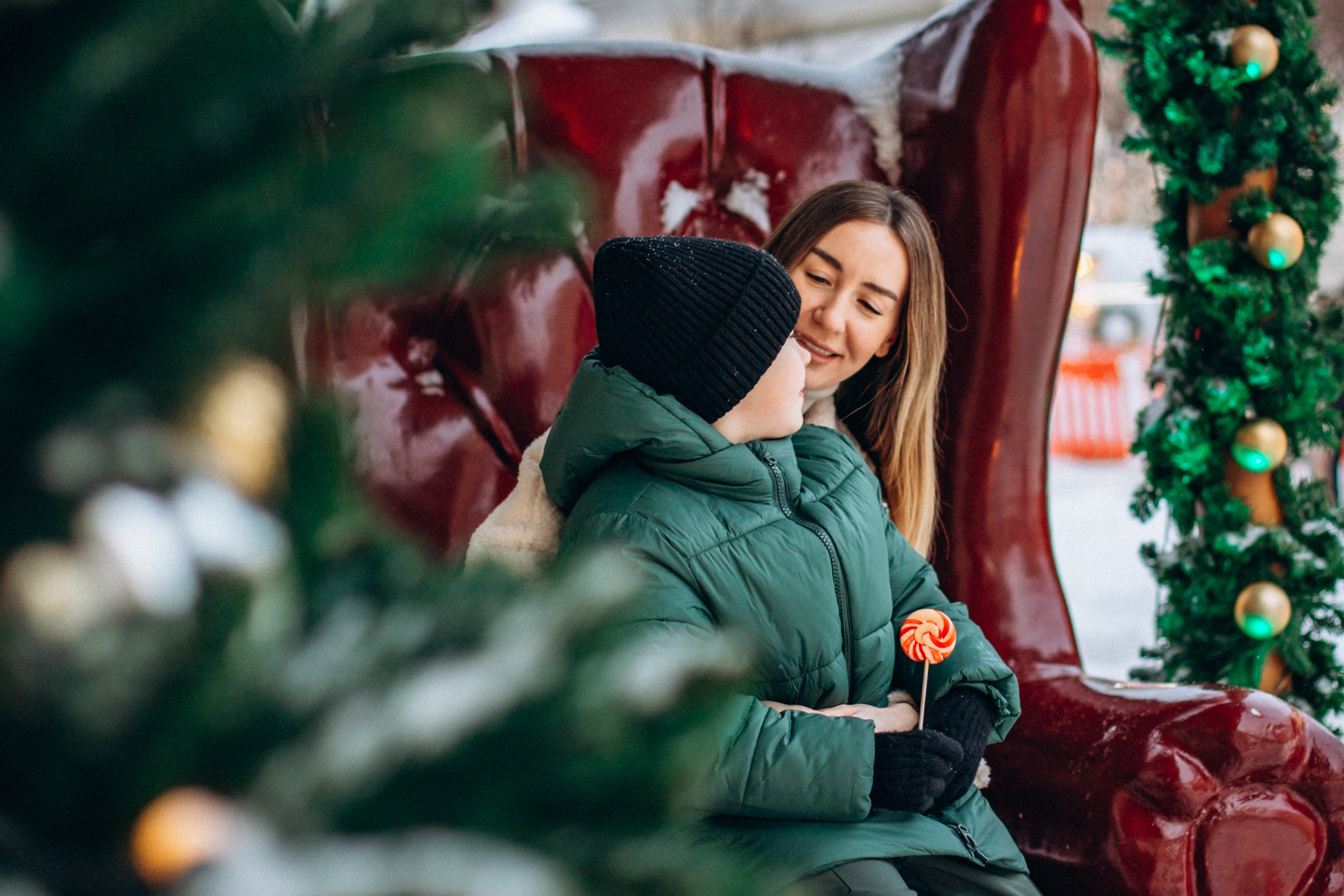 Оксана с сыном в декабре. Фотопрогулка в Петербурге. Индивидуальный и семейный фотограф в Санкт-Петербурге