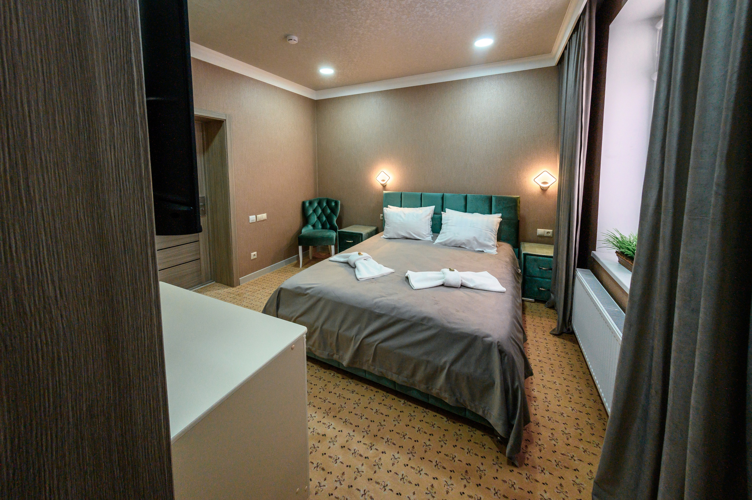 Гостиницы. Евгений Уфаев, фотограф