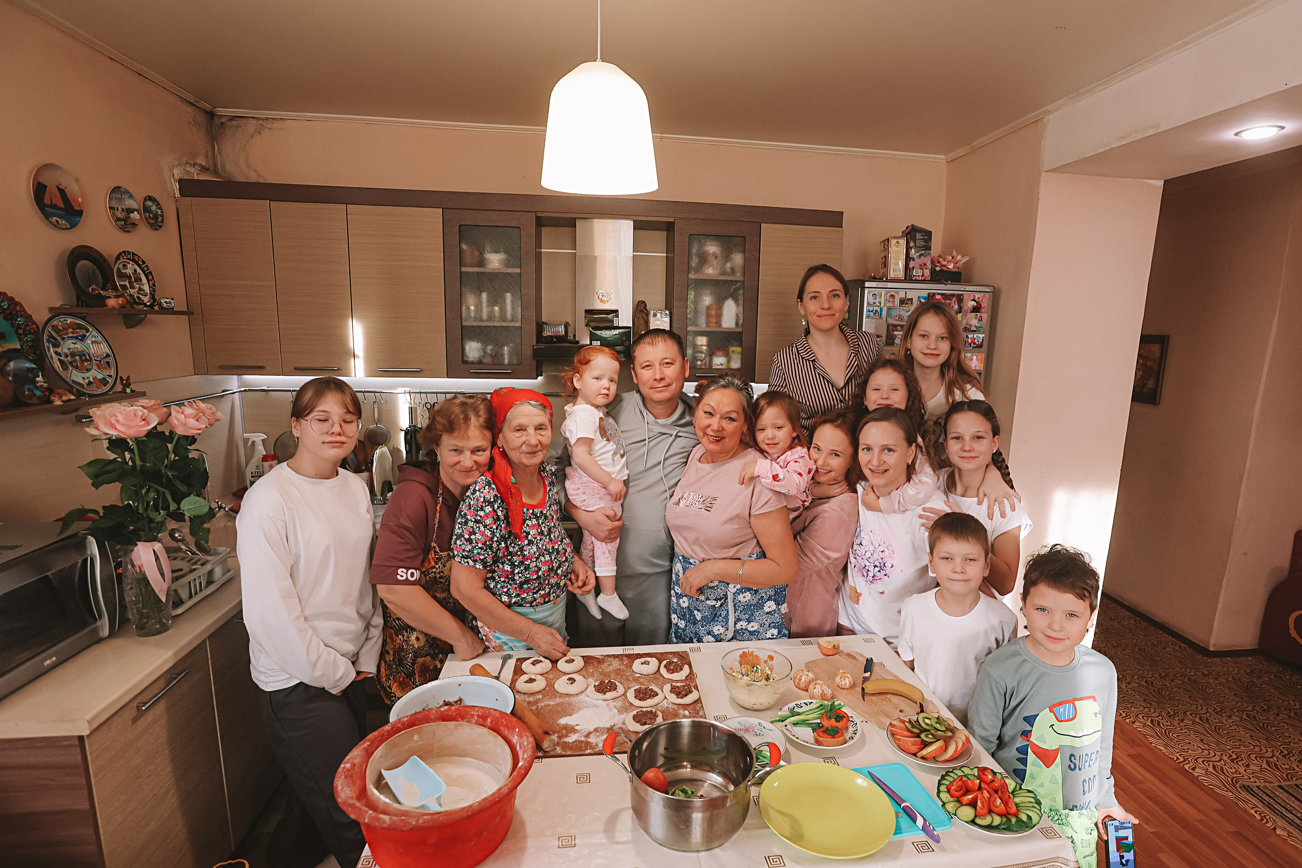 Большая семья репортаж. Семейный фотограф Тюмень, фотограф на роды Салмина Мария