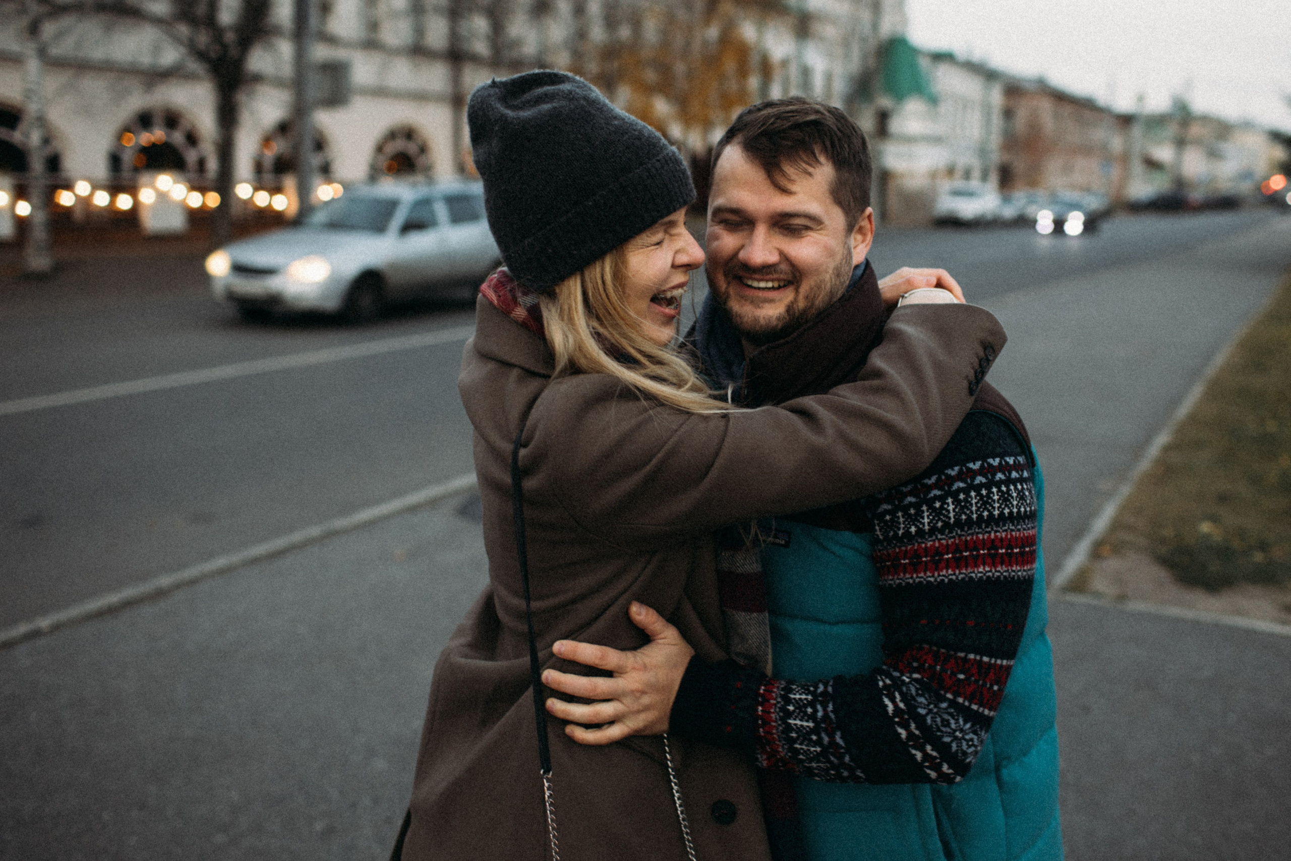 Осеннее свидание в Архангельске: смех, шалости и пленочное зерно. Love story у почтовой конторы от Алексея Клещинова