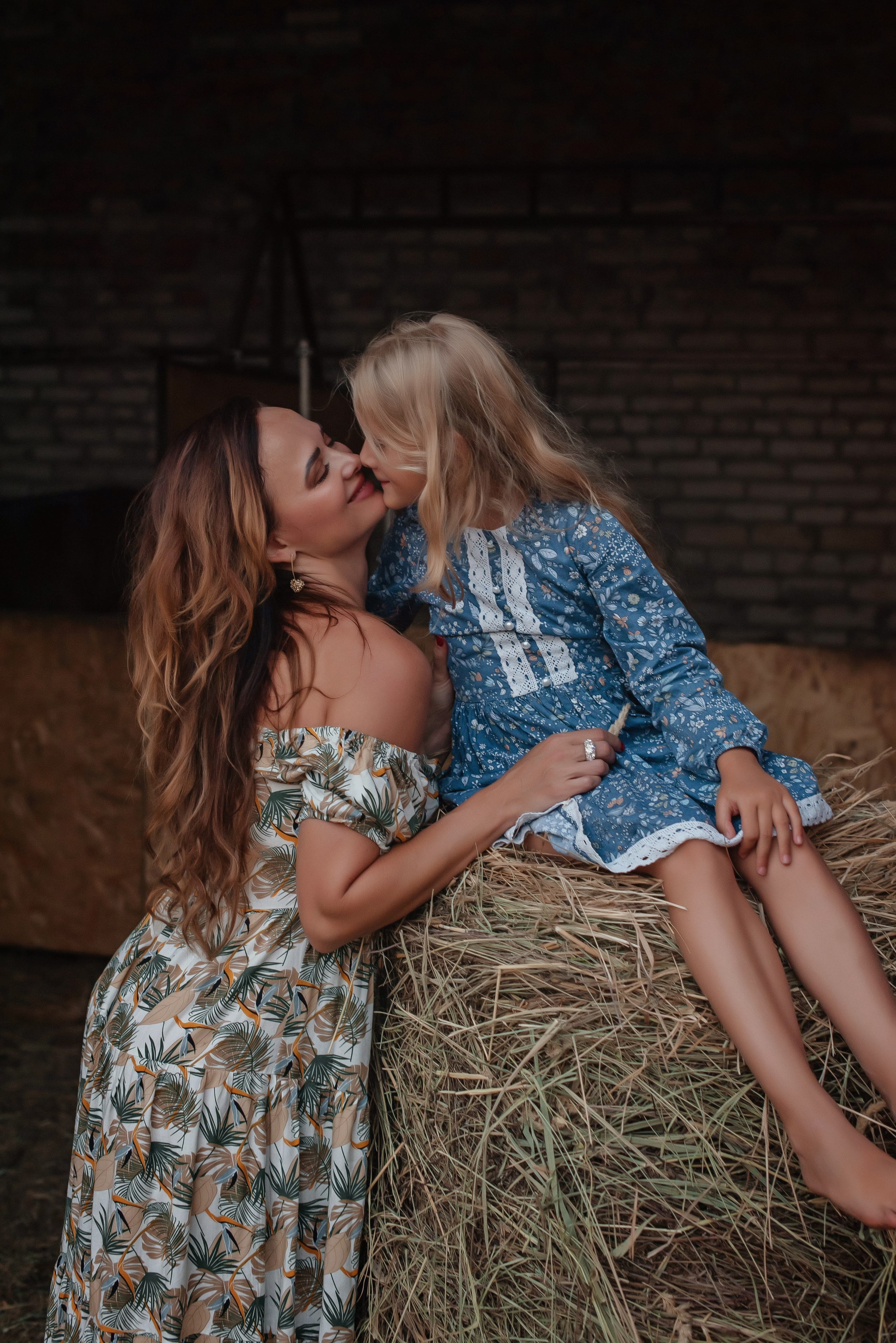 Яна с лошадью. Детский и семейный фотограф выпускной альбом Приморско-Ахтарск