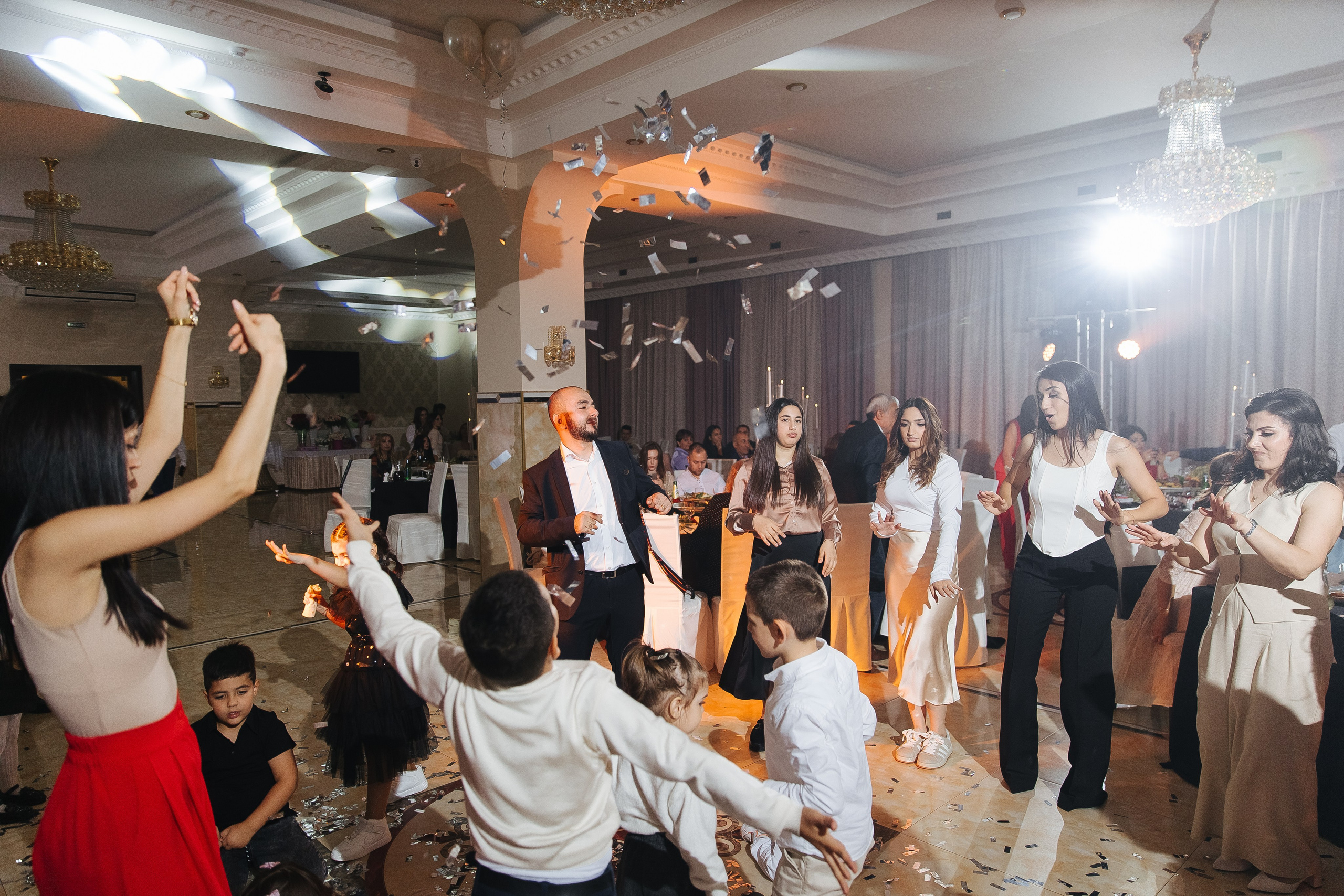 Ани и Назели. 35&5 День рождения, «Янтарь». Фотограф в Красноярске Надежда Воскресенская