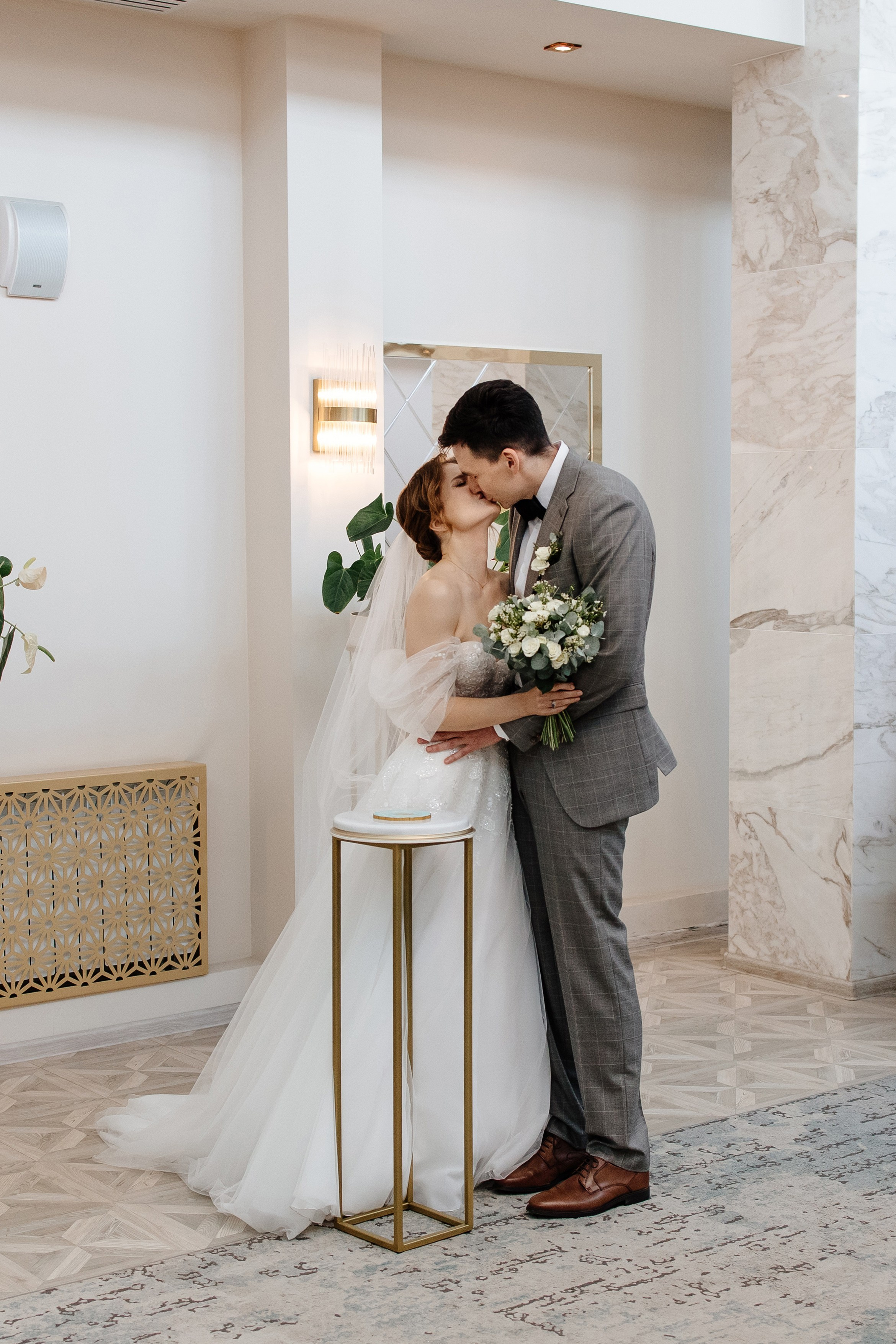 Свадебное утро в Hyatt Regency Хаятт Редженси, свадебная прогулка на Арме и банкет в О’Шалей. Свадебный и семейный фотограф Екатерина Иванова