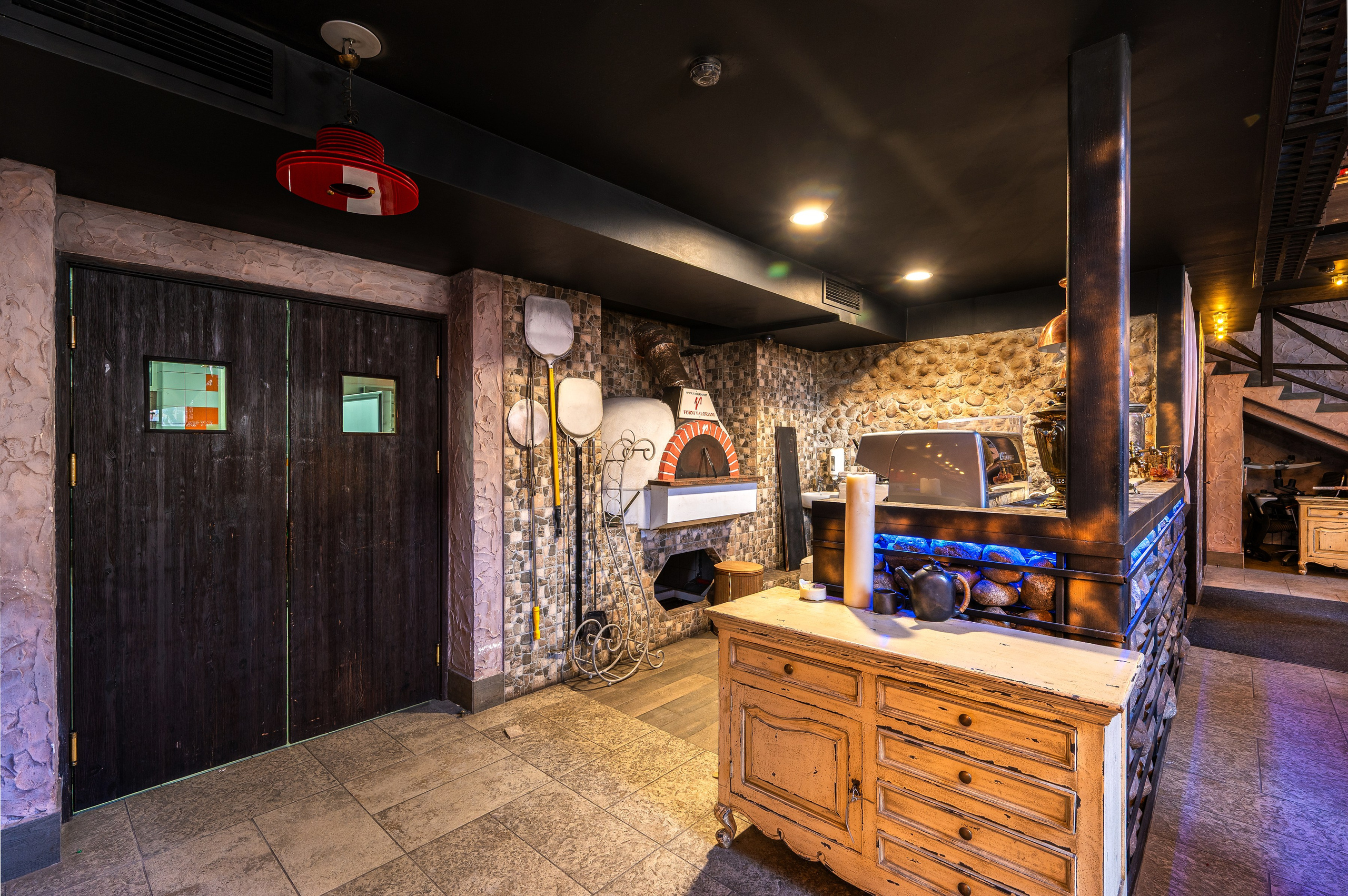 Ресторан на продажу. Интерьерный фотограф. Фото- видеосъемка недвижимости Санкт-Петербург