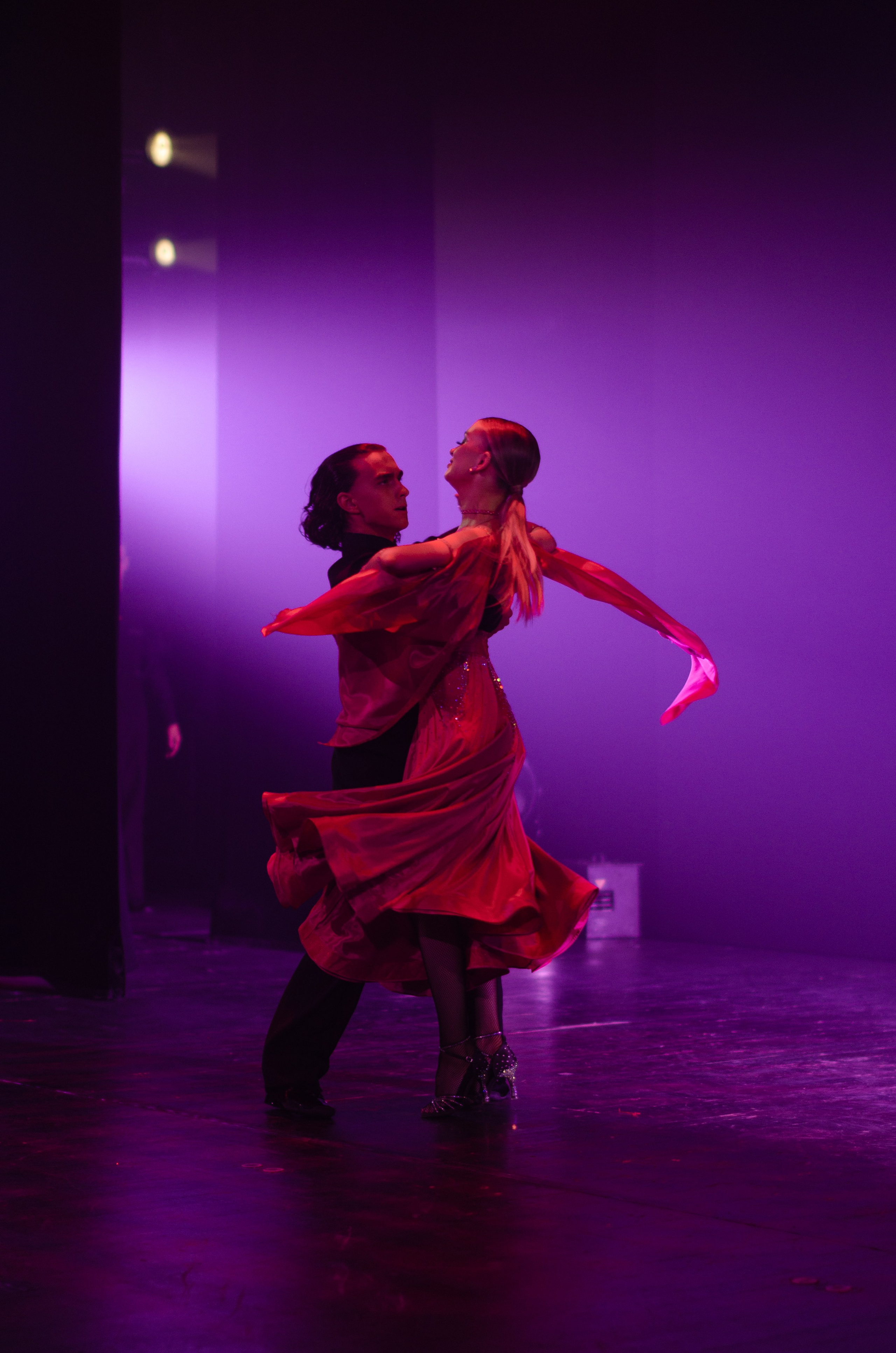 Фоторепортаж танцевального мероприятия. Денисова Аля — фотограф для парных съемок и индивидуальных историй в Барнауле