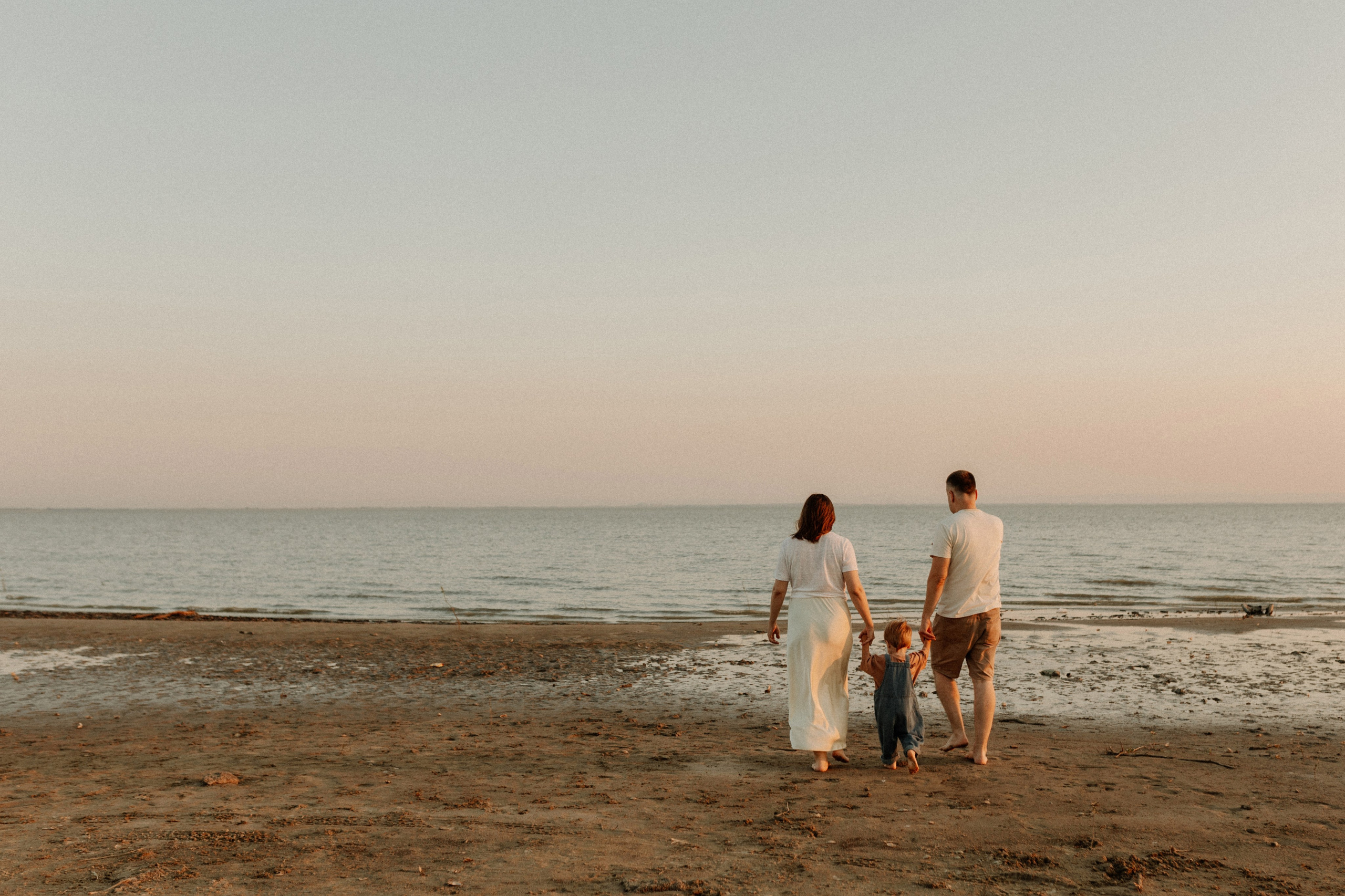 Трое у реки, не считая фотографа. Семейный фотограф в Краснодаре Яна Морева