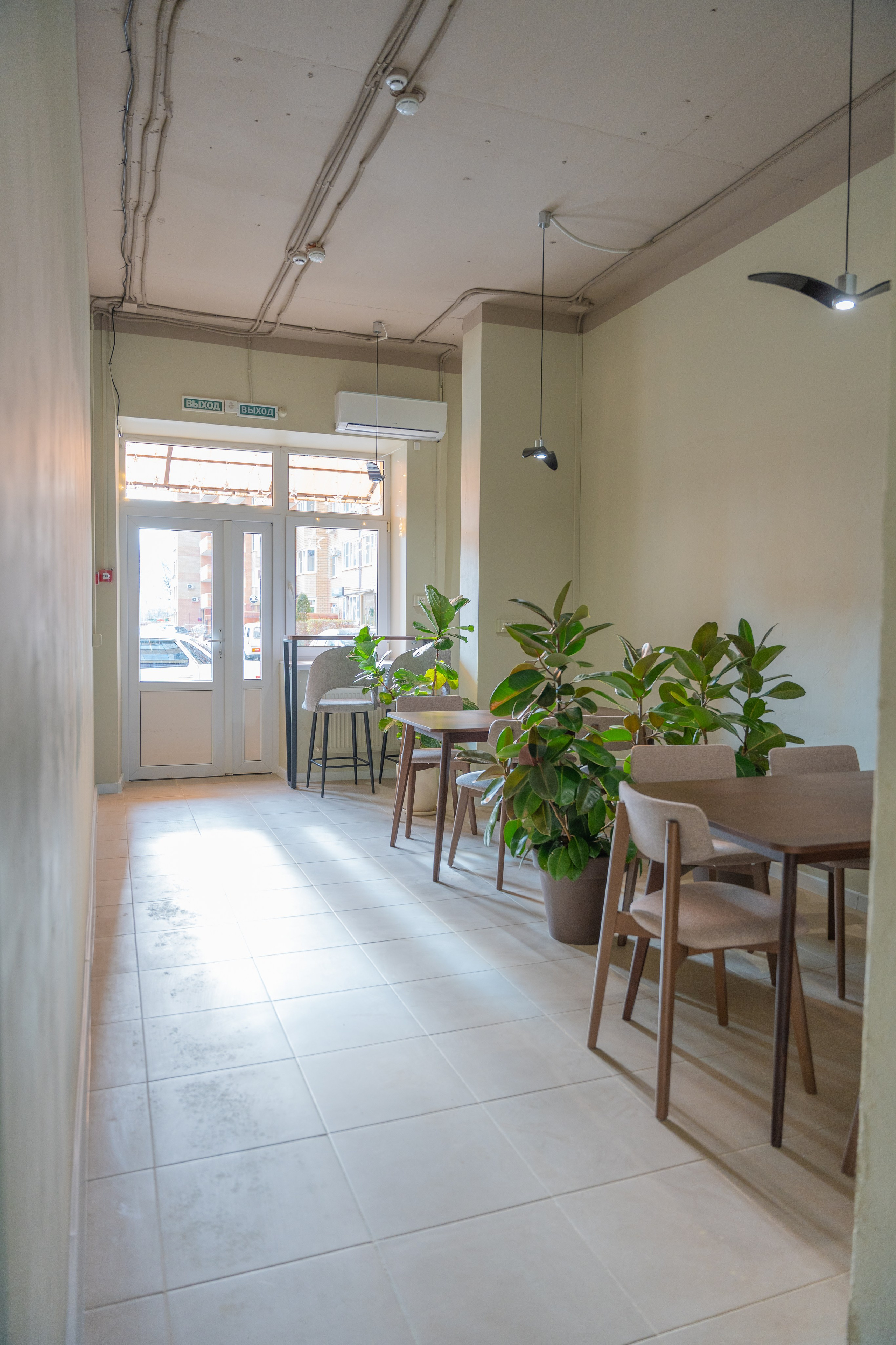 Интерьерная фотосъемка кофейни Love and Coffee — уютное место в Краснодаре Профессиональная фотосъемка интерьера кофейни в Краснодаре — Love. Шедевры для Вас! Фотограф и Видеограф в Краснодаре Пахиев Руслан