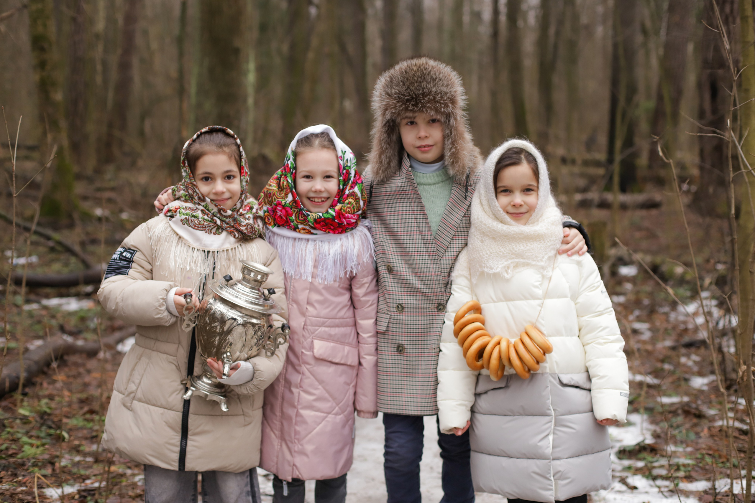Девчёнки в павлопосадских платках и мальчишка. Диана Николаева — фотограф город Балашиха