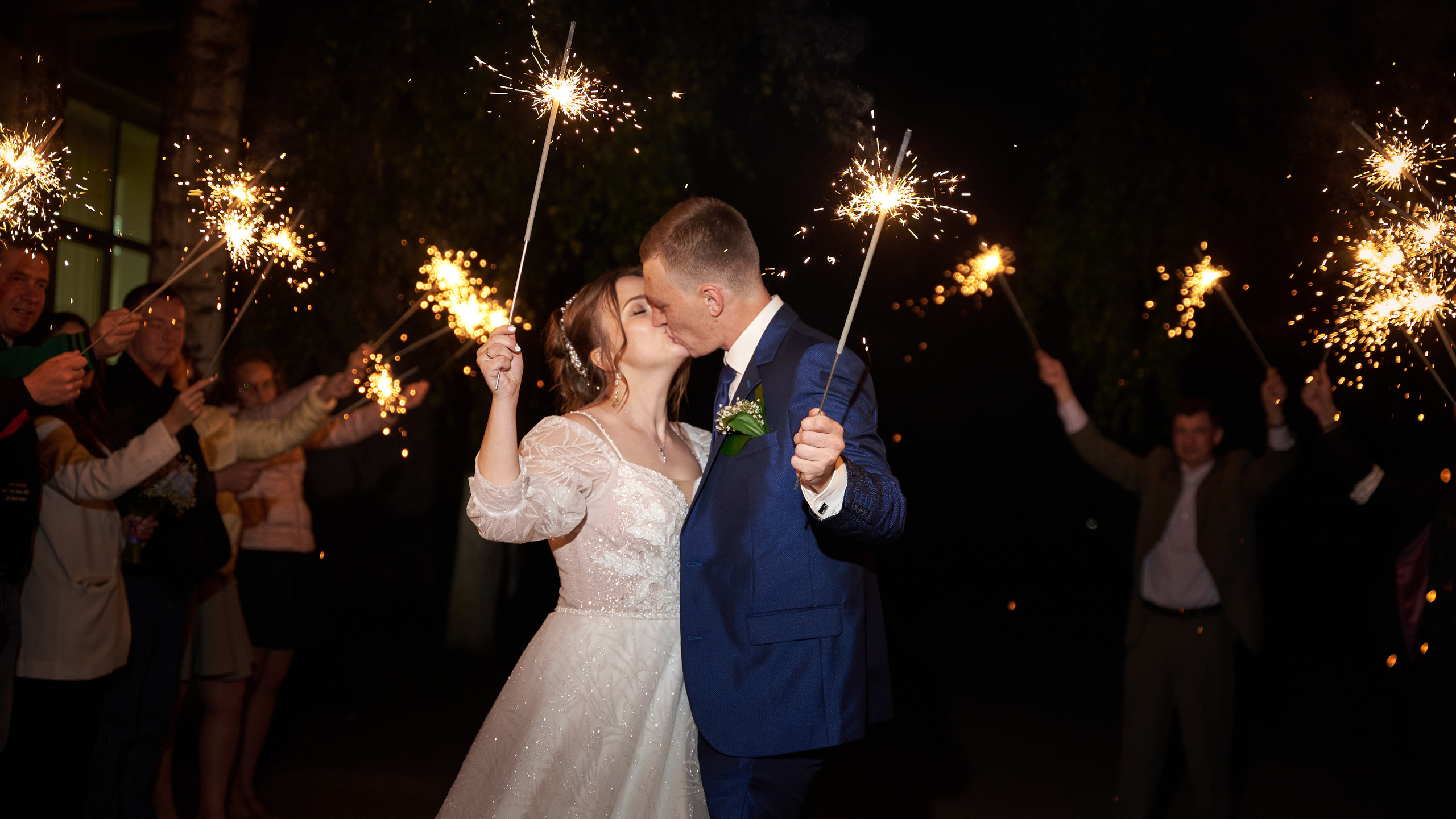 Анонс свадьбы Александра и Виктории. Профессиональный фотограф Старый Оскол, Губкин — свадьба, венчание, крещение, юбилей и день рождения