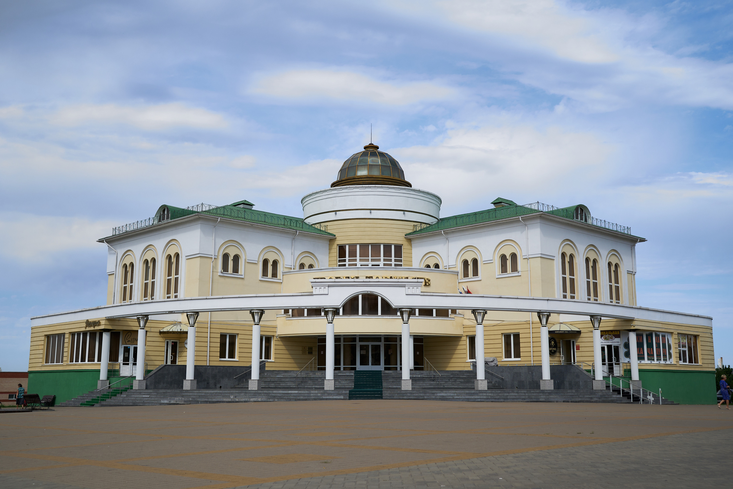 Фотограф Старый Оскол, Фотограф на свадьбу, заказать фотографа. Профессиональный фотограф Старый Оскол, Губкин — свадьба, венчание, крещение, юбилей и день рождения
