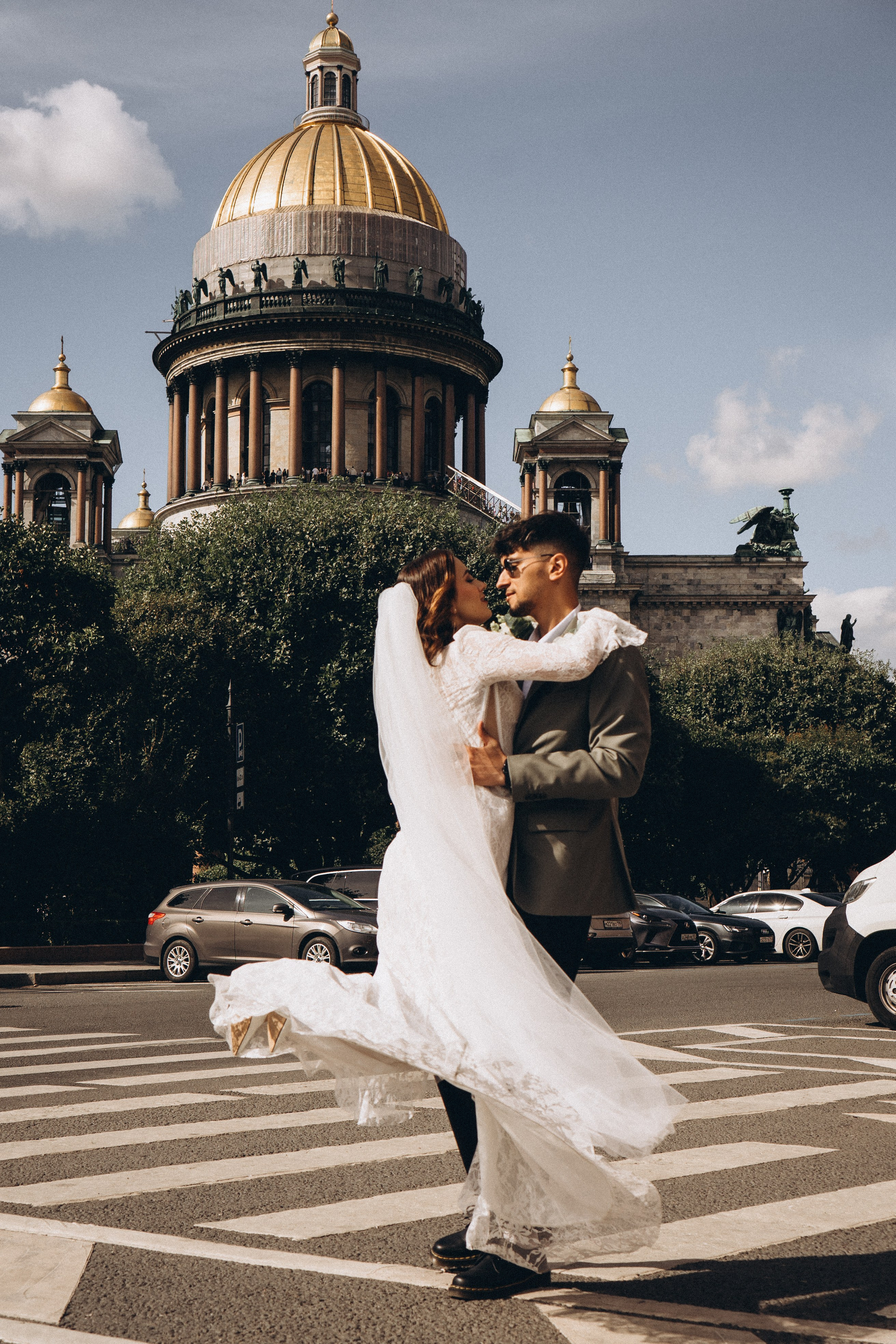 СВАДЕБНАЯ ПРОГУЛКА ВОЗЕ ИСАИКЕВСКОГО СОБОРА АСТОРИИ И ЗАКОНОДАЛЕТНОГО СОБРАНИЯ. Профессиональный фотограф, Санкт-Петербург — Виктория Богомолова