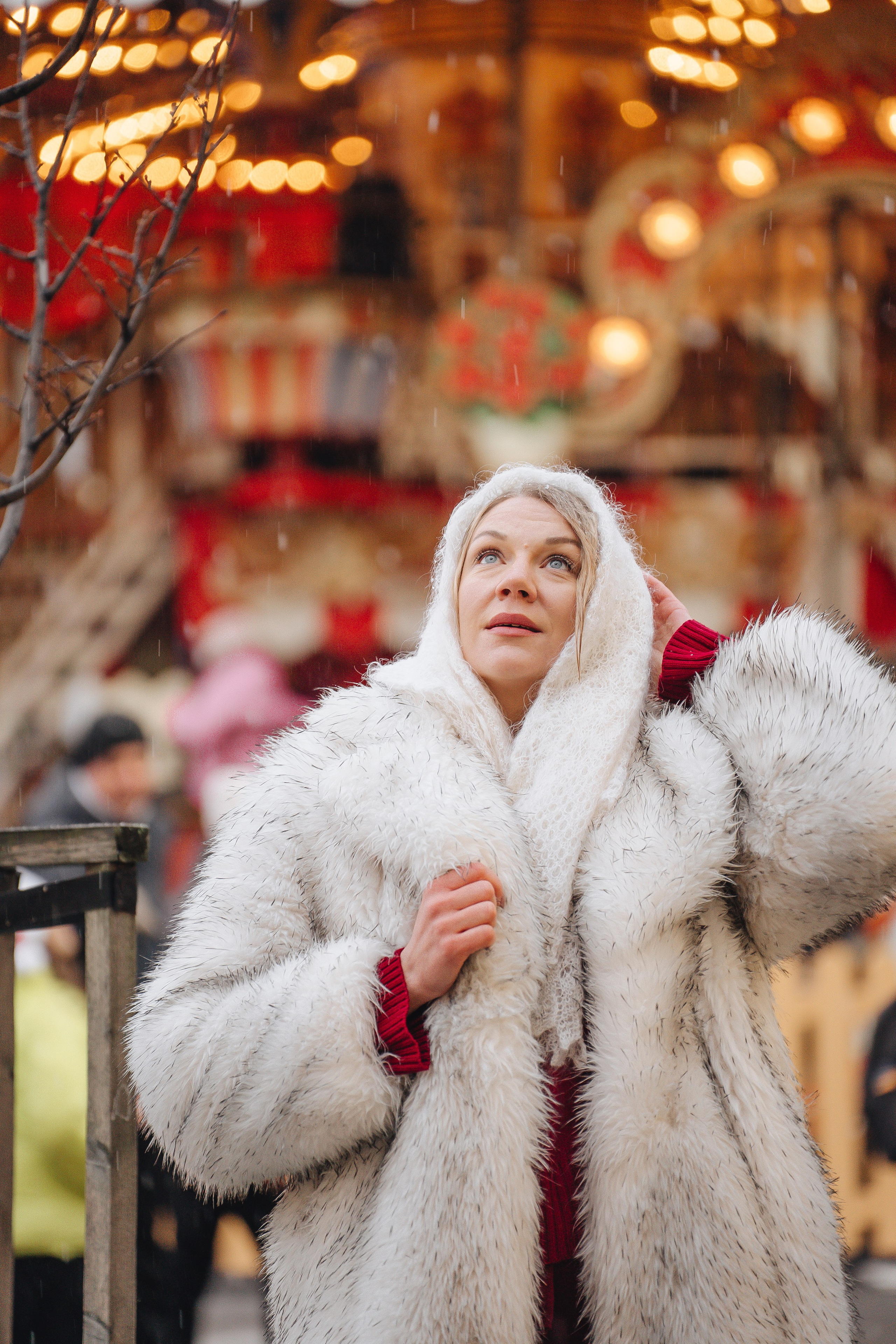 ПРОГУЛКА НА МАНЕЖНОЙ ПЛОЩАДИ ДЛЯ ДЕВУШКИ ПЕРЕД НОВЫМ ГОДОМ (НОВОГОДНЯЯ ФОТОСЕССИИЯ НА МАНЕЖНОЙ ПЛОЩАДИ). Профессиональный фотограф, Санкт-Петербург — Виктория Богомолова