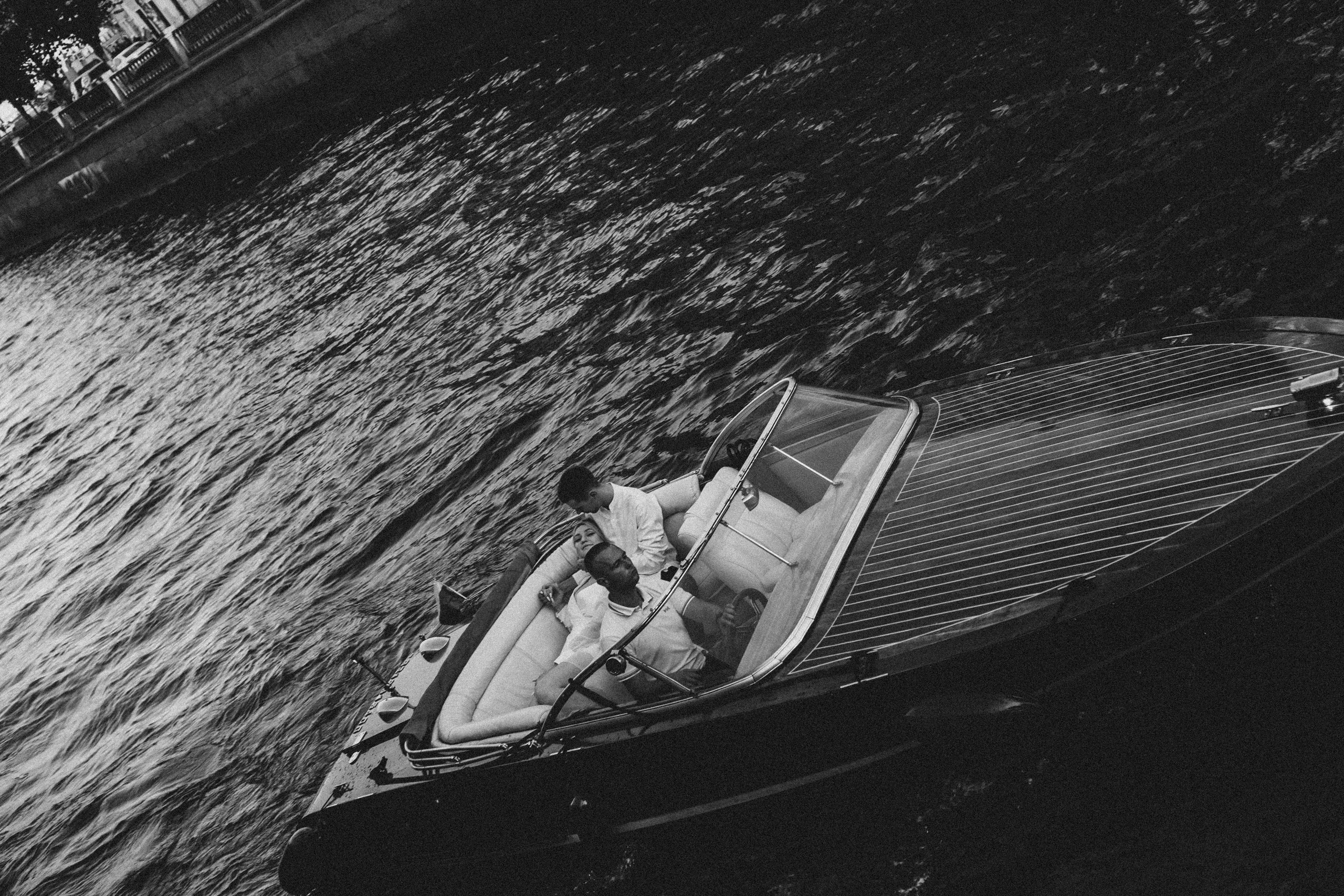 СВАДЕНБНАЯ СЬЕМКА НА КАТЕРЕ ПО КАНАЛАМ САНКТ-ПЕТЕРБУРГА И В АКВАТОРИИ НЕВЫ. Профессиональный фотограф, Санкт-Петербург — Виктория Богомолова