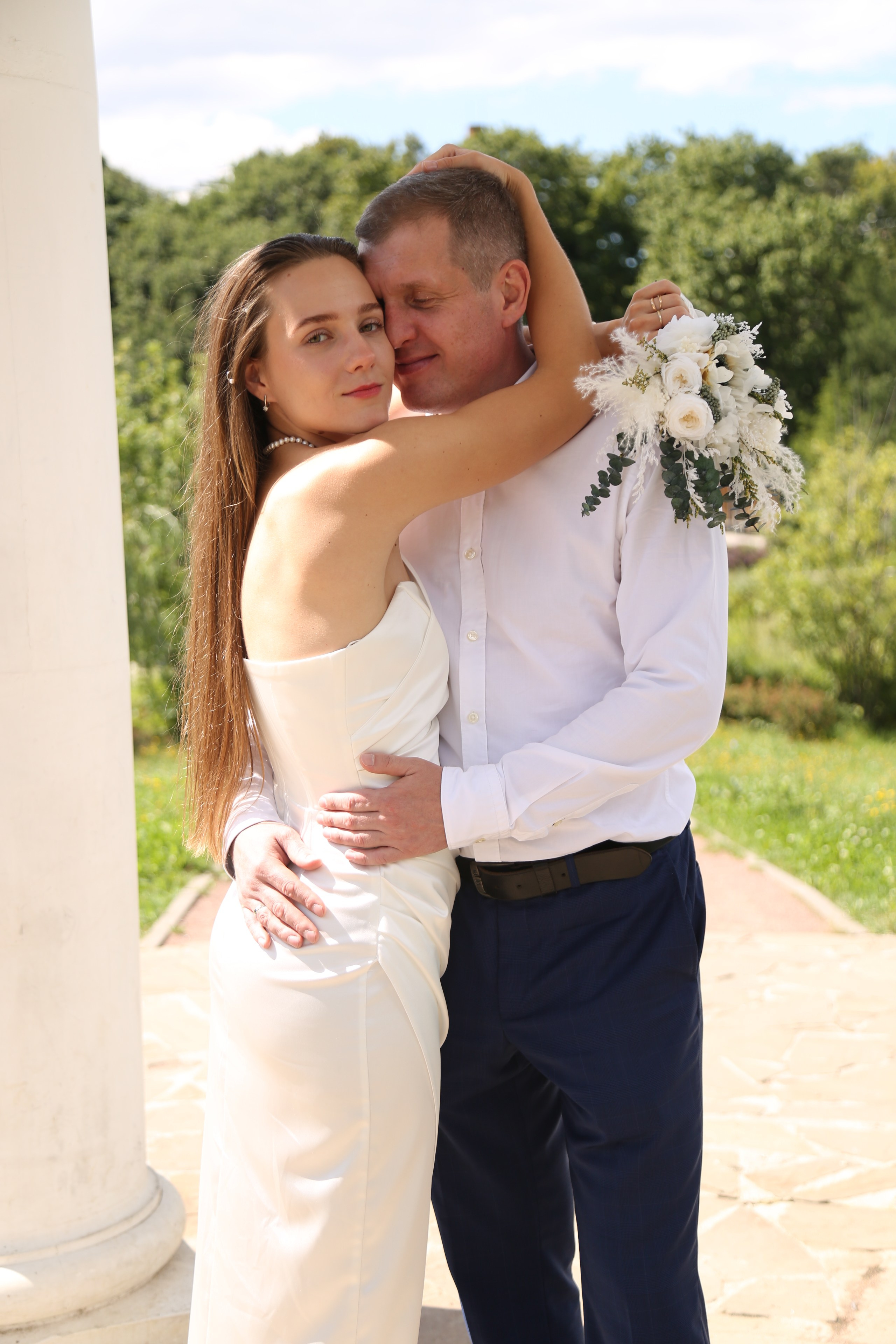 ЗАГС Савёловский свадебная фотосессия и прогулка в парке Дубки для Александра и Анастасии. Фотосессия в студии в Москве от профессионального фотографа услуги по доступным ценам