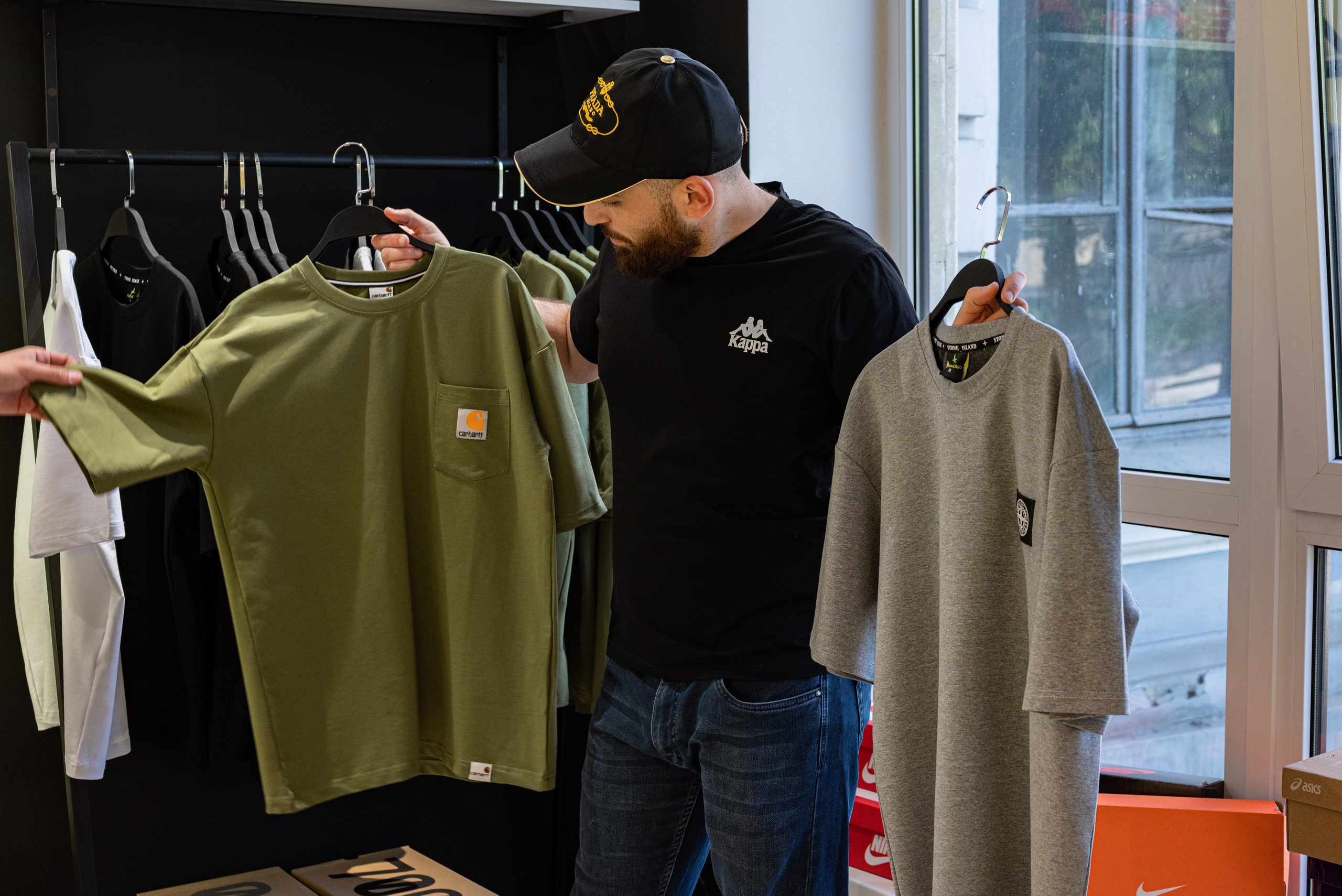 Магазин кроссовок. Предметный фотограф, фото для маркетплейсов Пятигорск, КМВ