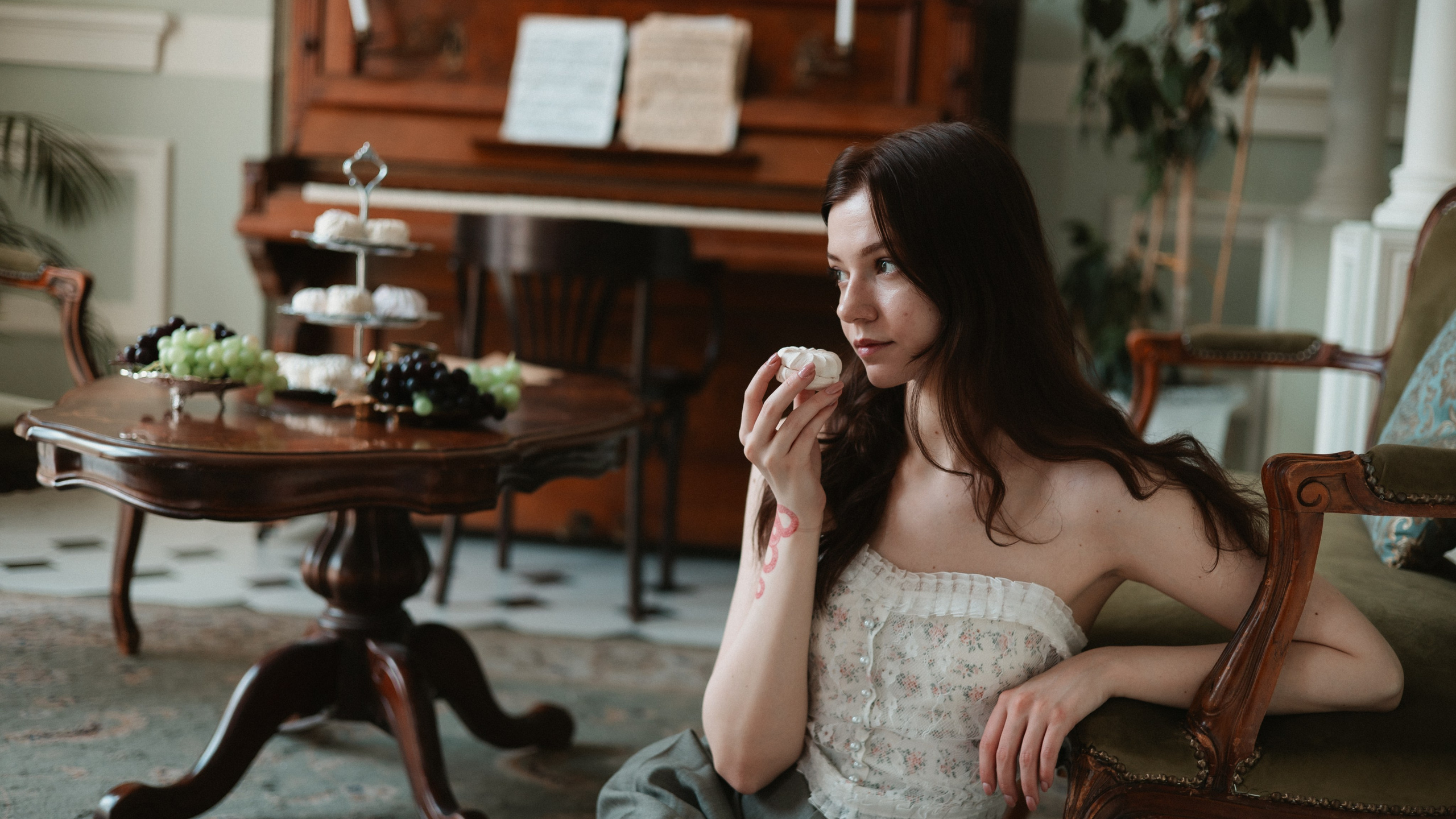 Лолита. Фотограф Julia Milton | Портреты, съемки для маркетплейсов, лавстори, съёмка беременности в Санкт-Петербурге. Обучение фотографии в Спб очно