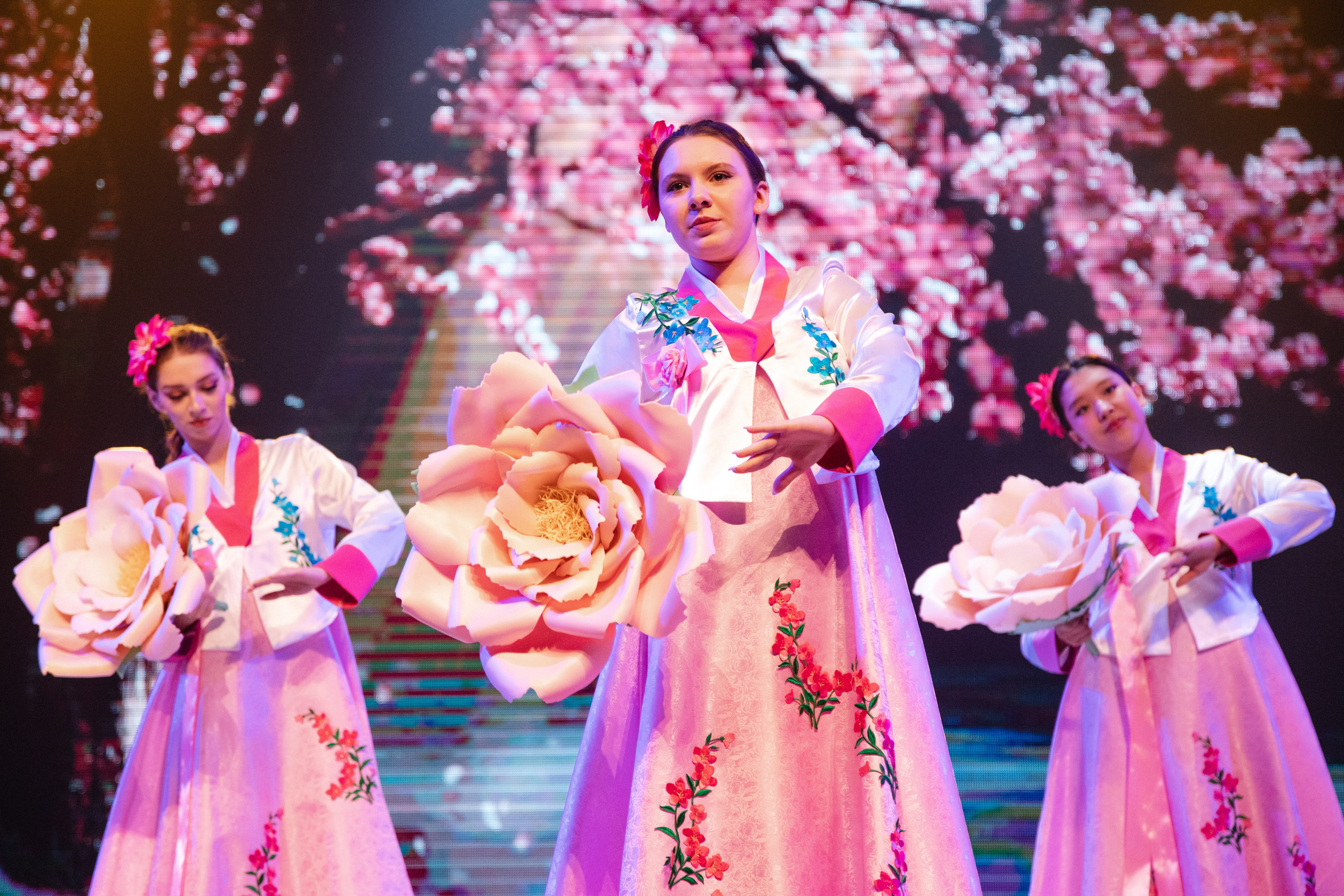 Отчетный концерт «Очарование» 2024. Роман Урумбаев фотограф Нижневартовск