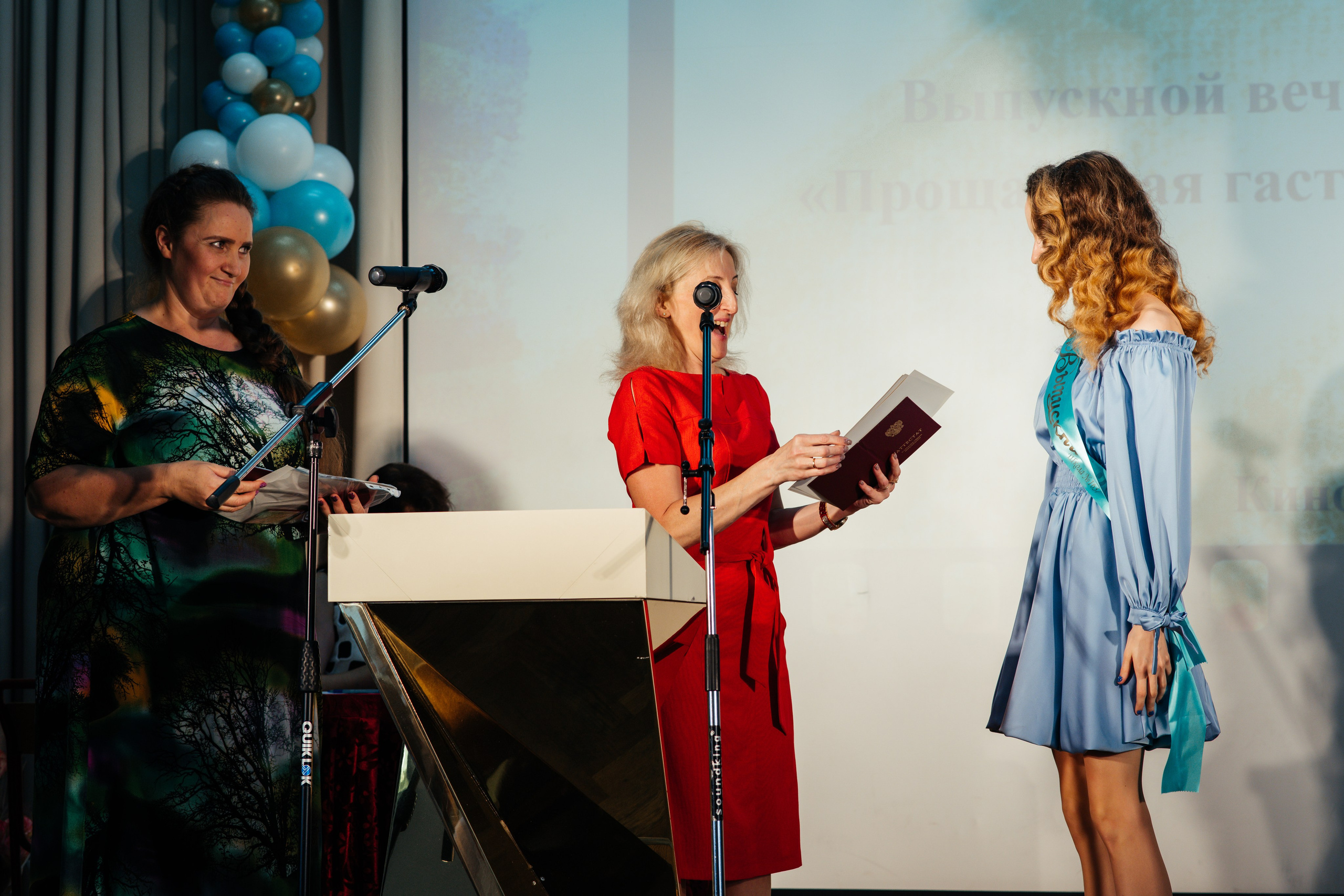 Вручение аттестатов. Выпускные альбомы в Подольске Москве и МО