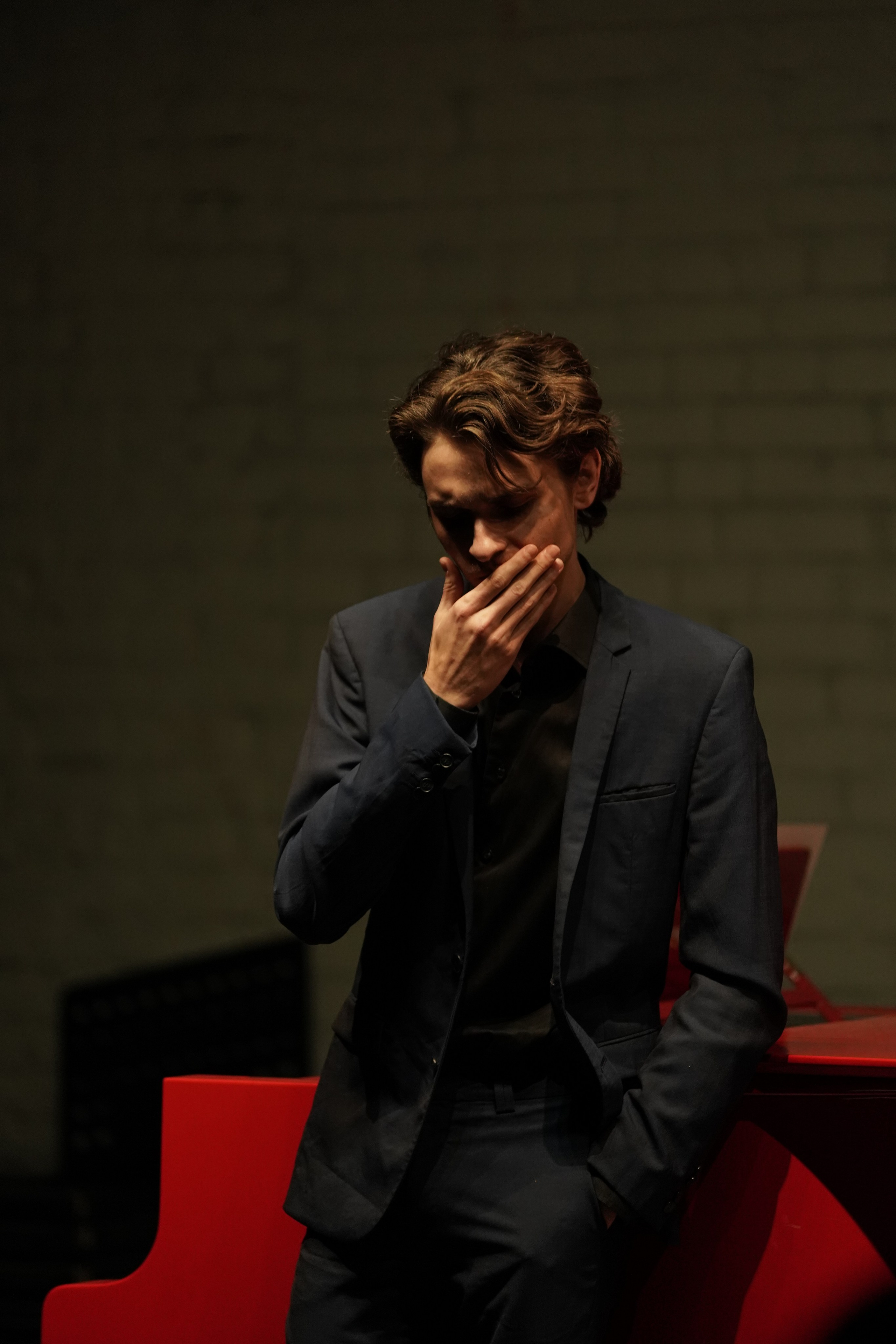 В сумраке Есенин-центра. 7/11/25. Фотограф Строгино Яна Гавриленко