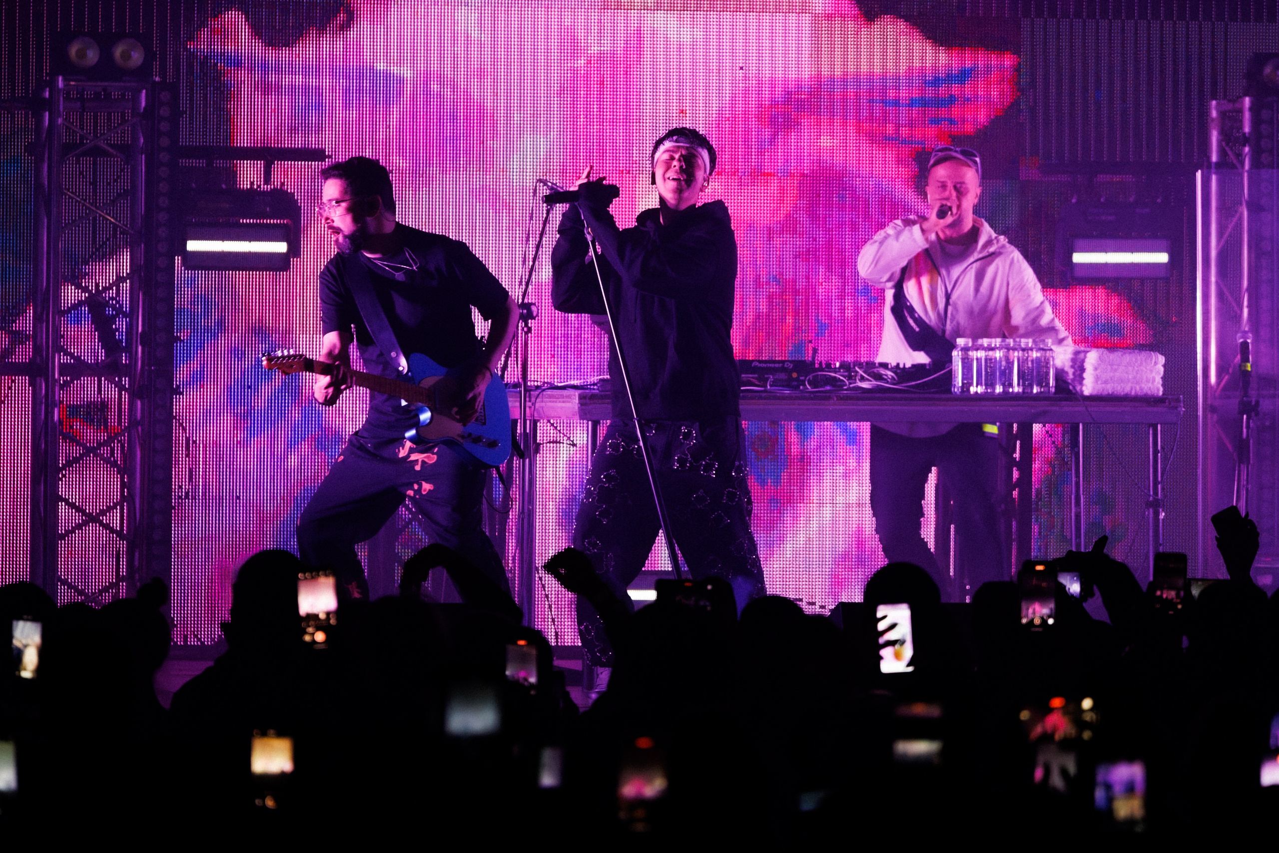 Фотоотчёт и репортаж с концерта группы GAYAZOV$ BROTHER$. Красильников Евгений — профессиональный фотограф в Ростове-на-Дону